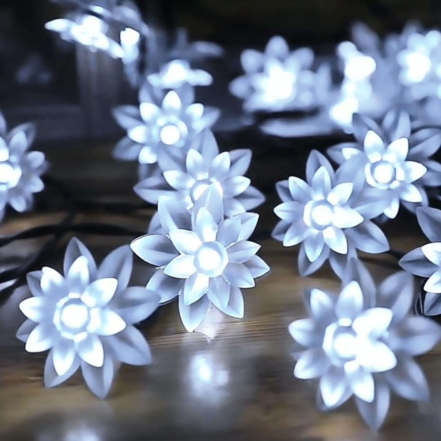 HHUYAMM Solar String Lights, 8 Lighting Modes, 22.9FT/7M 50LED Solar String Lights, Used for Garden Fences and Courtyard Decorations