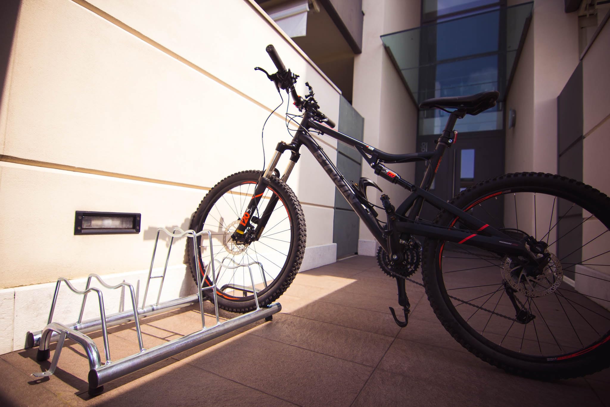 fahrradständer boden amazon Boden-Fahrradständer für den Außen - und Innenbereich - für bis zu 3 Fahrräder, kaltverzinkt Farbe:BLK MT CMNTN aktion Internetstores | LinkedIn