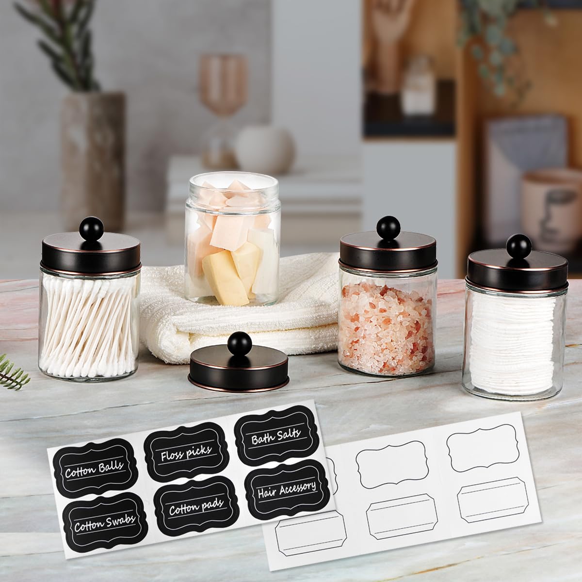 Juego de 4 tarros de boticario para baño, organizador de almacenamiento, recipiente de encimera con tapas de acero inoxidable y bonitas calcomanías, soporte dispensador Qtip para Qtips, hisopos de
