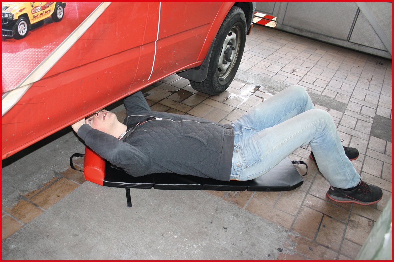 KS Tools 500.8002 Tapis de protection pour mécanicien avec poignée