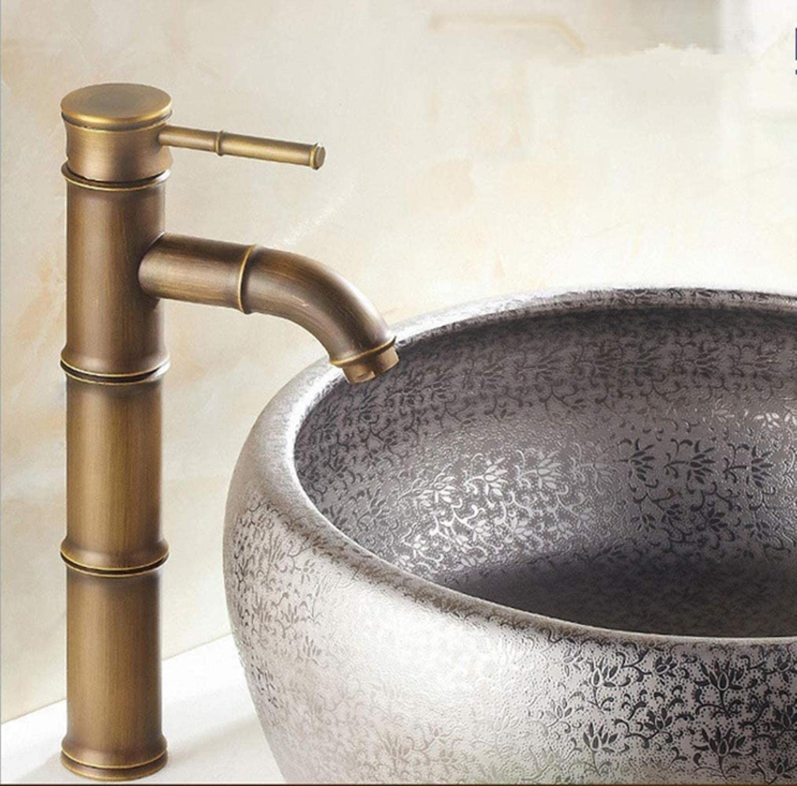 Robinet en laiton rétro style bambou pour une salle de bains élégante