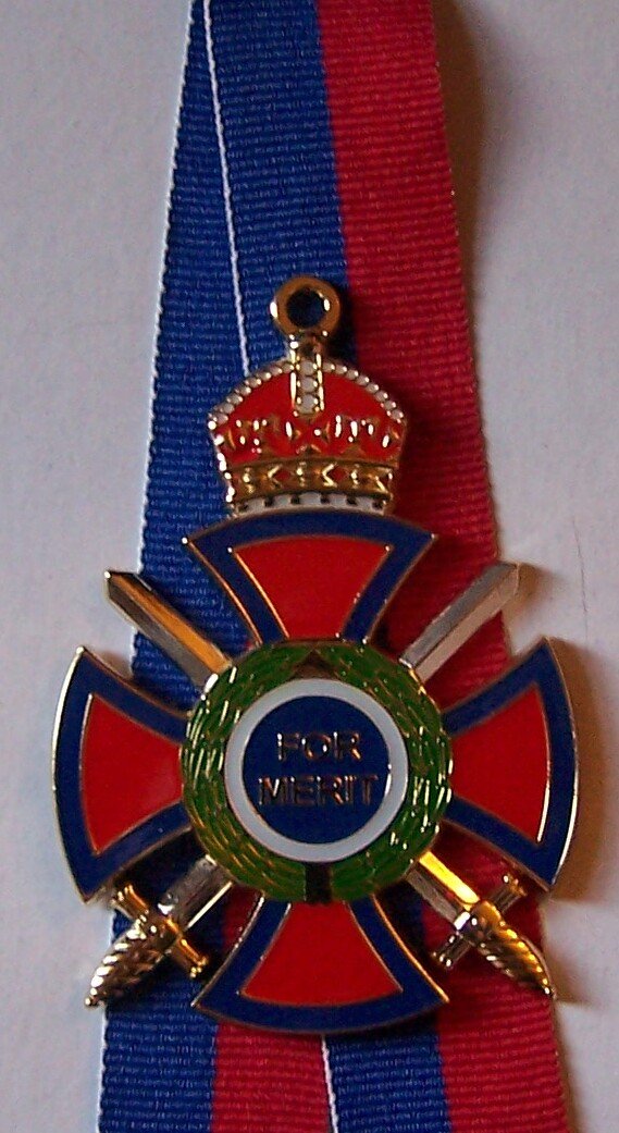 Oshi RegaliaUK Pax Britain Empire Royal Order Merit Windsor King Queen Medal Badge Award