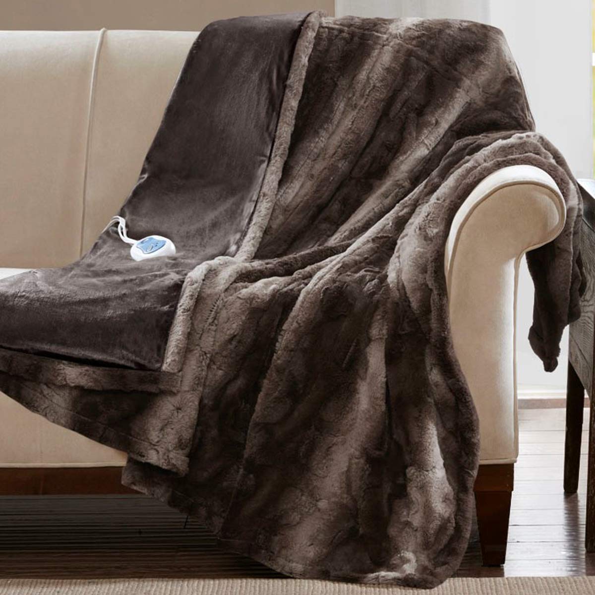 BLACK FOREST DECOR North Bend Oversized Heated Throw - Chocolate