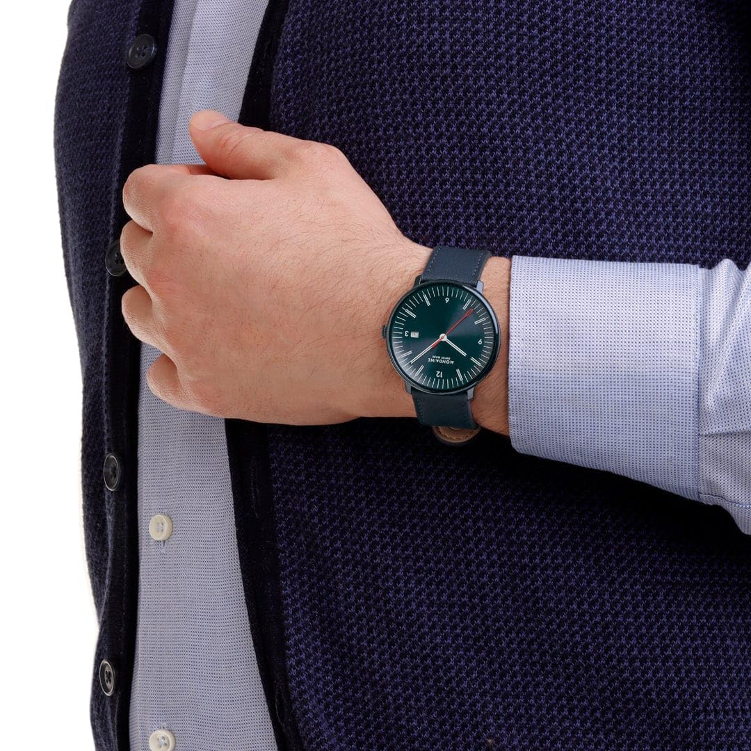Mondaine Doppio zegarek męski 41 mm – szwajcarski mechanizm kwarcowy, niebieski cyferblat, szkło szafirowe, wodoszczelny, stal nierdzewna z recyklingu, wegańska bransoletka ze skóry jabłkowej
