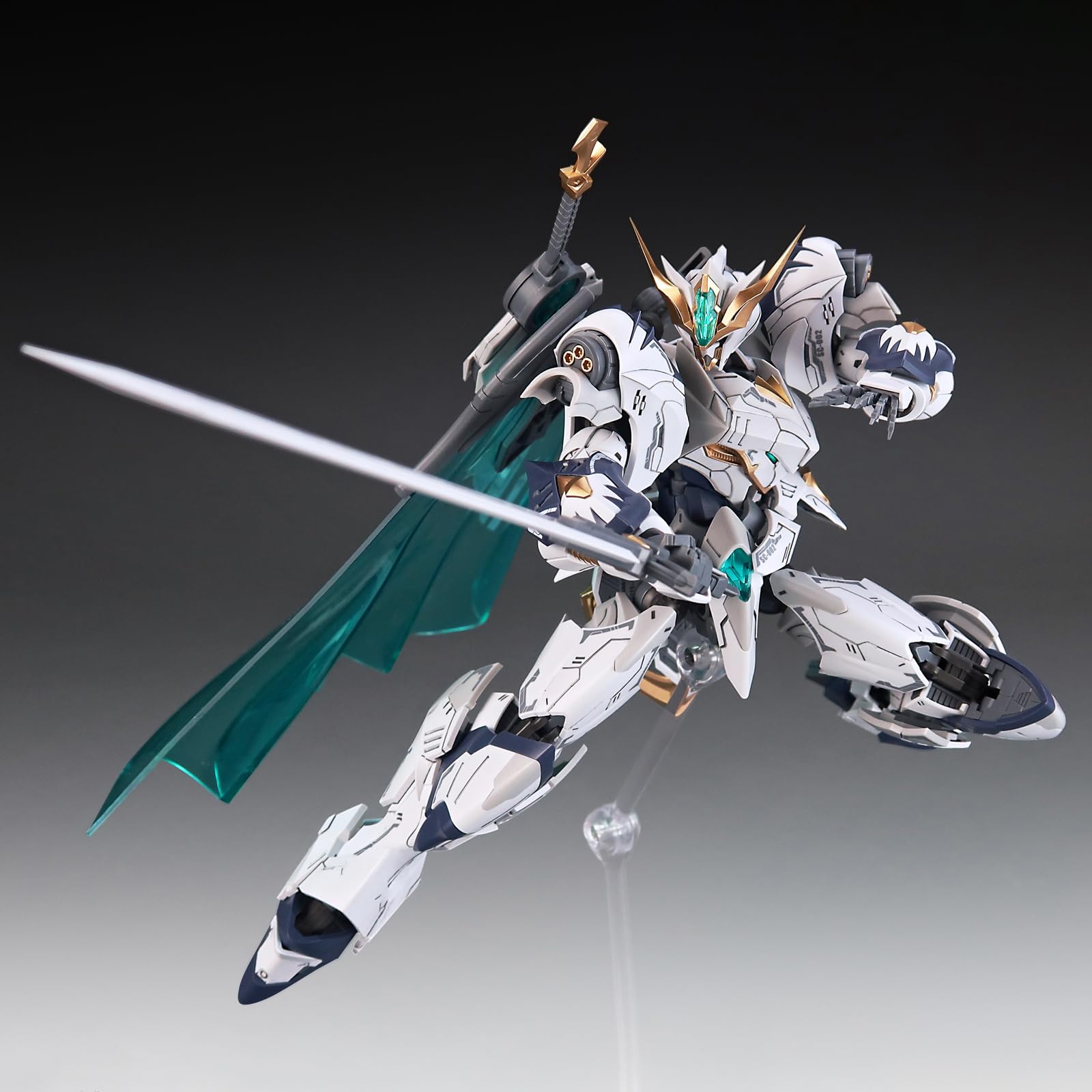 GWTCTOY 1:144 Plastic Model Action Figures Kits, Titan Greatsword Tristan, 16CM Mecha Model, Easy to Assembl - Image 4