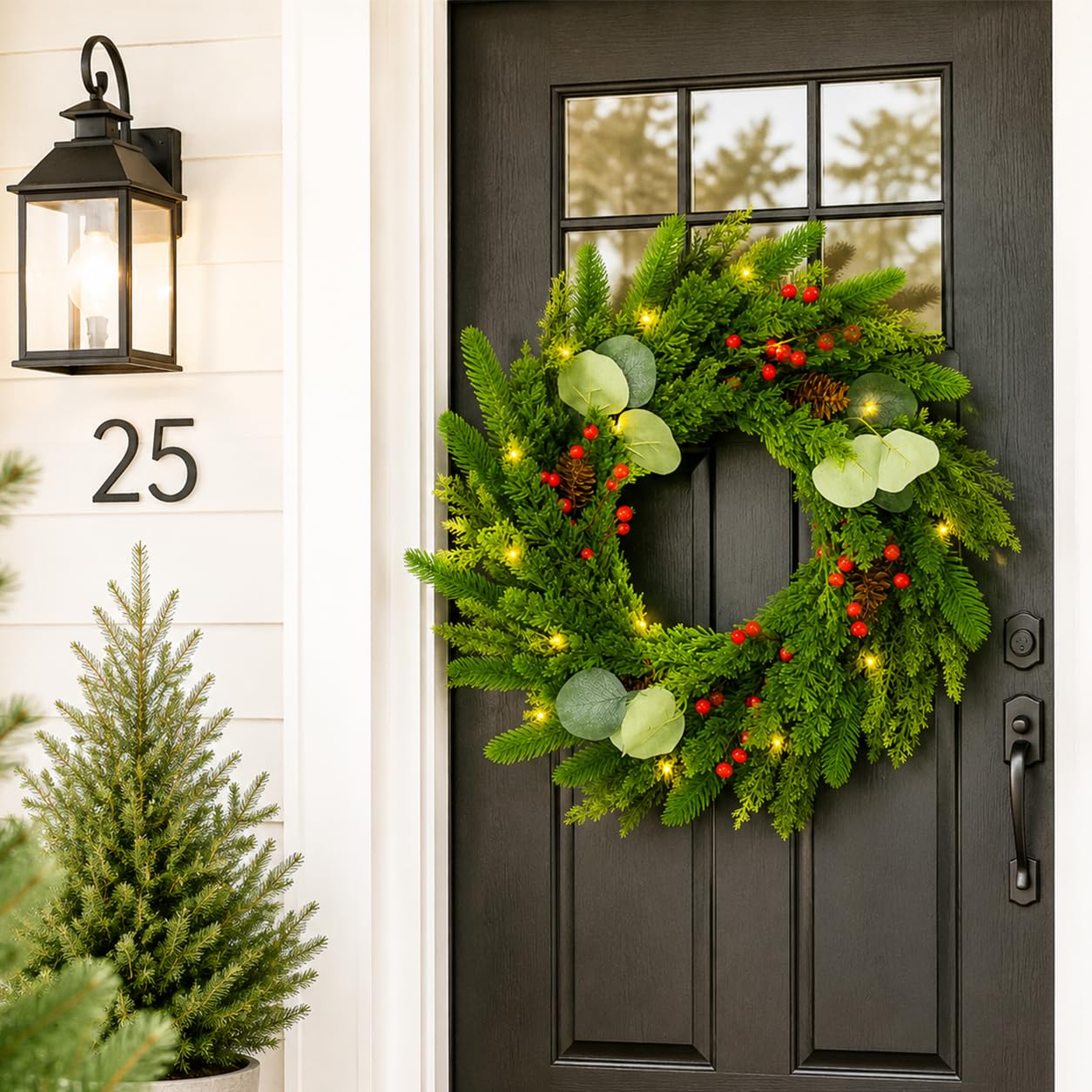 Corona de Navidad artificial preiluminada de pino invernal de 24 pulgadas, decoración navideña con piñas, bayas rojas, 20 luces LED transparentes, 113 puntas, temporizador, verde
