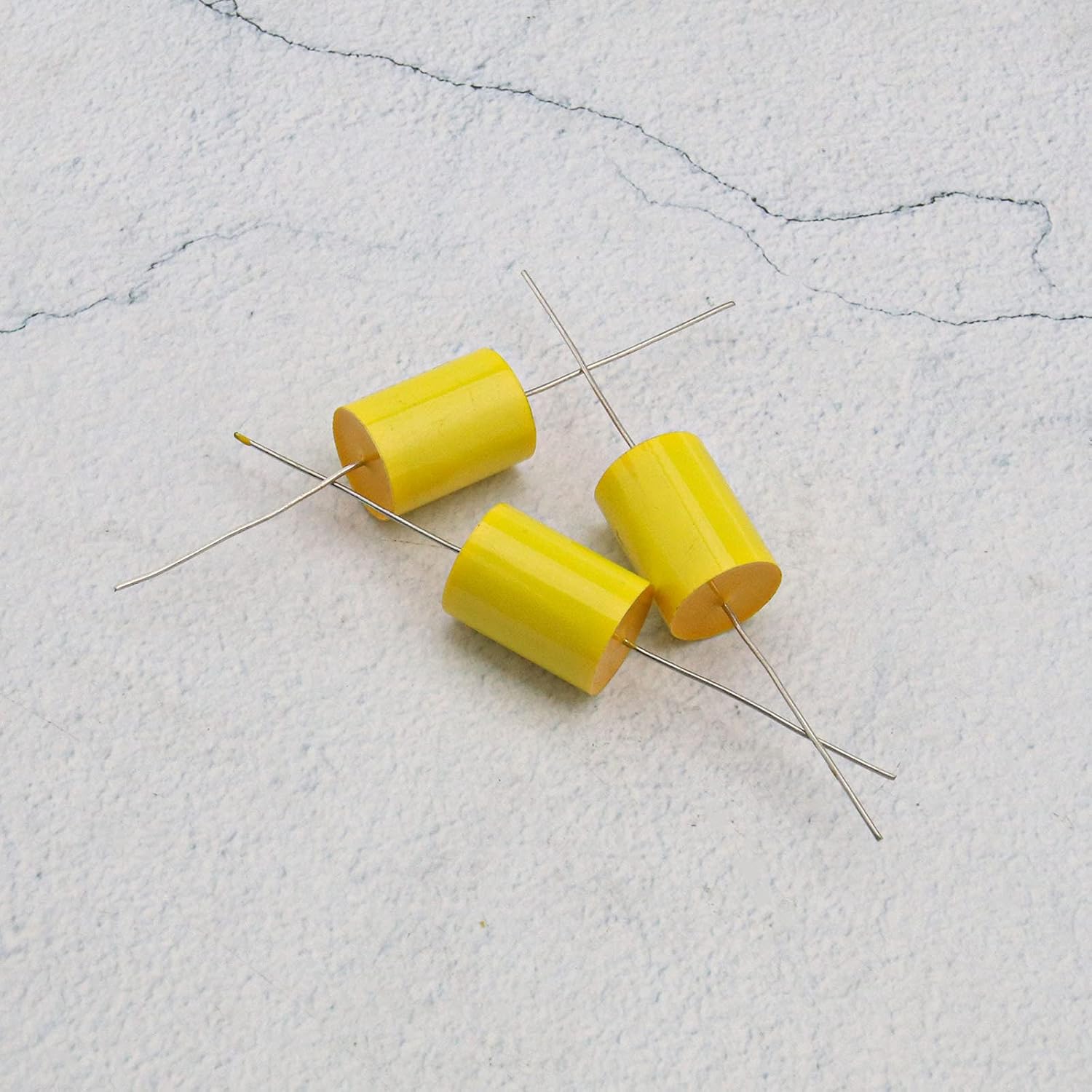 Axial Metallised Polypropylene Film Capacitor 0.47uF 470nF ±5 Percent 630V Rated with Long Lead for Radio Amplifier Pack of 20