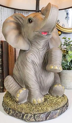 Miniatura 4 de Ebros Gift Safari africano resplandor sentado elefante con tronco arriba, lámpara de mesa de escritorio, decoración de estatua con pantalla de 19
