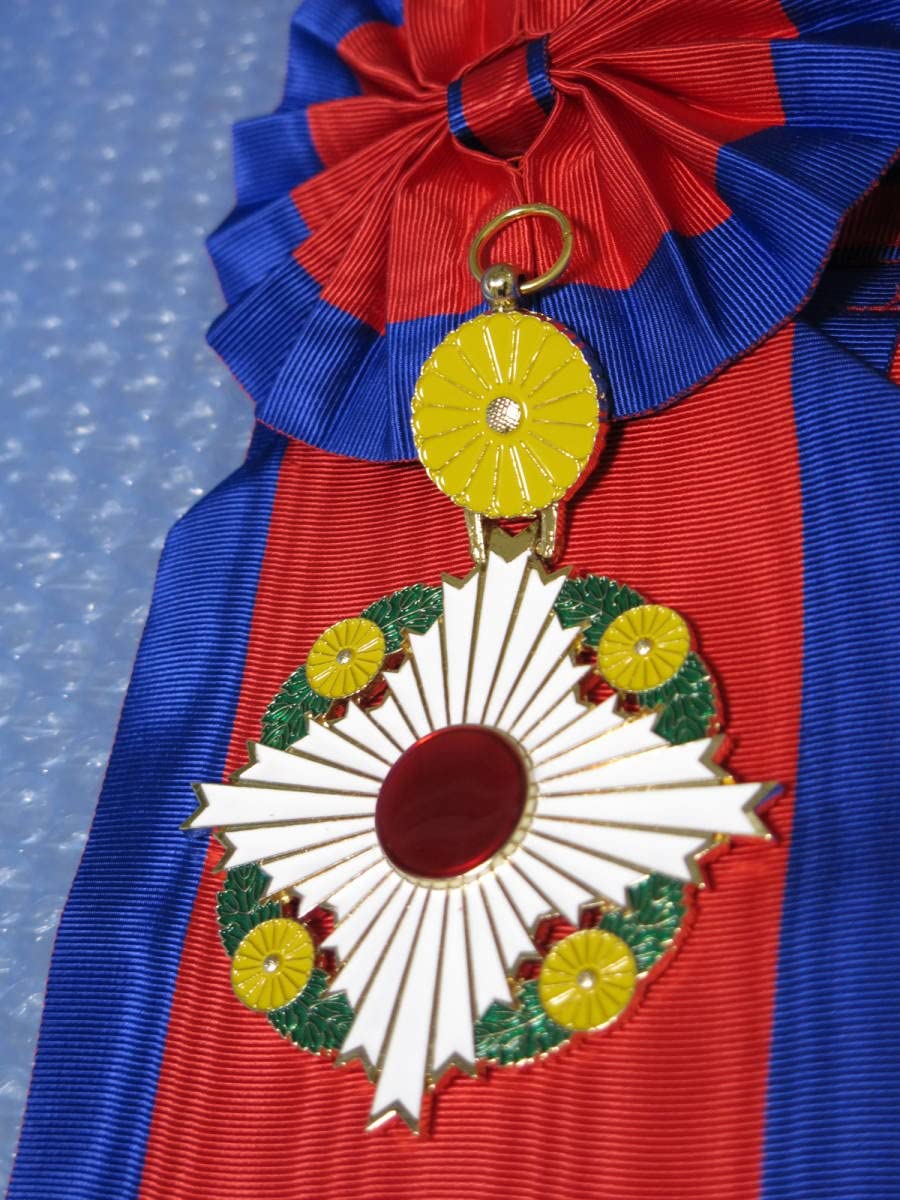 Amazon.co.jp: 菊花章 正章＆大綬セット レプリカ 日本勲章 : おもちゃ