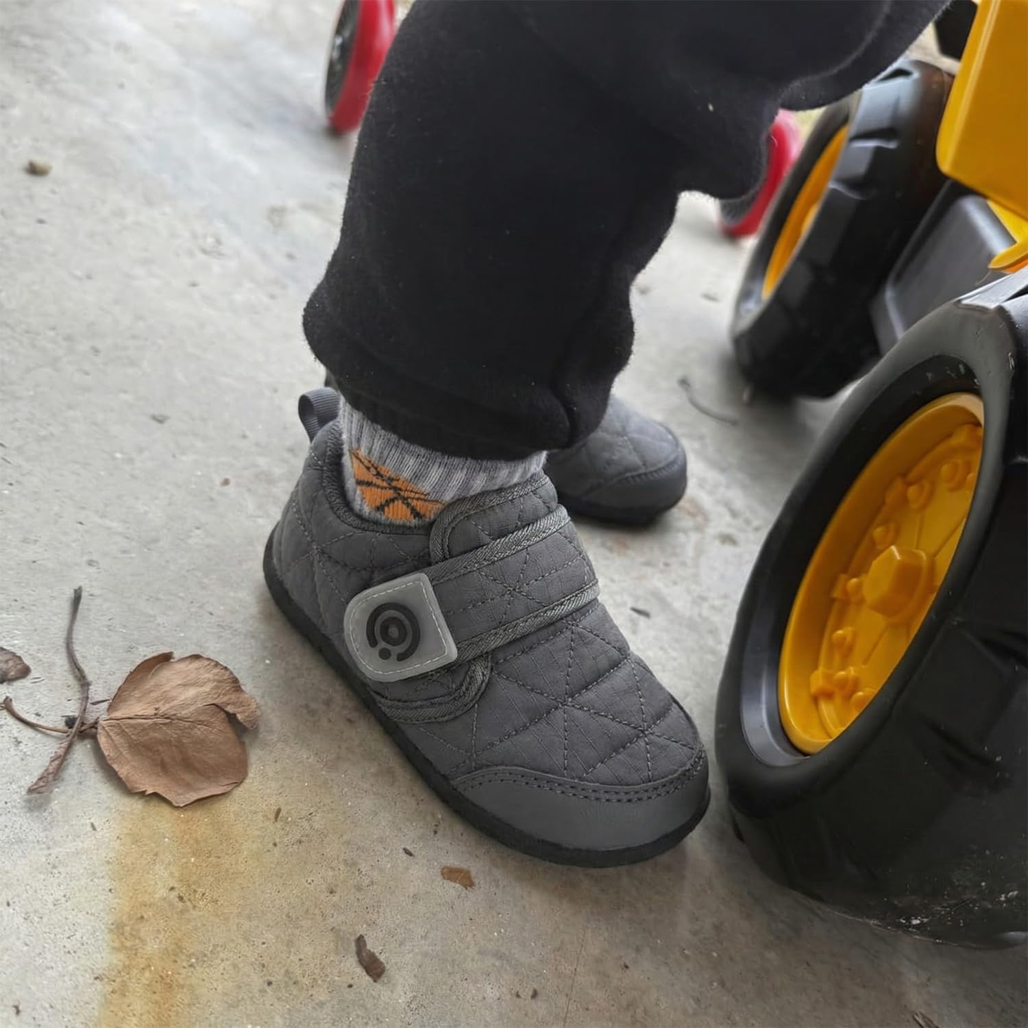 QFH Toddler Shoes Boys Girls Lightweight Sneakers Barefoot Wide Shoe Water-Resistant Hook & Loop Flexible Casual Walking Shoes - Image 2