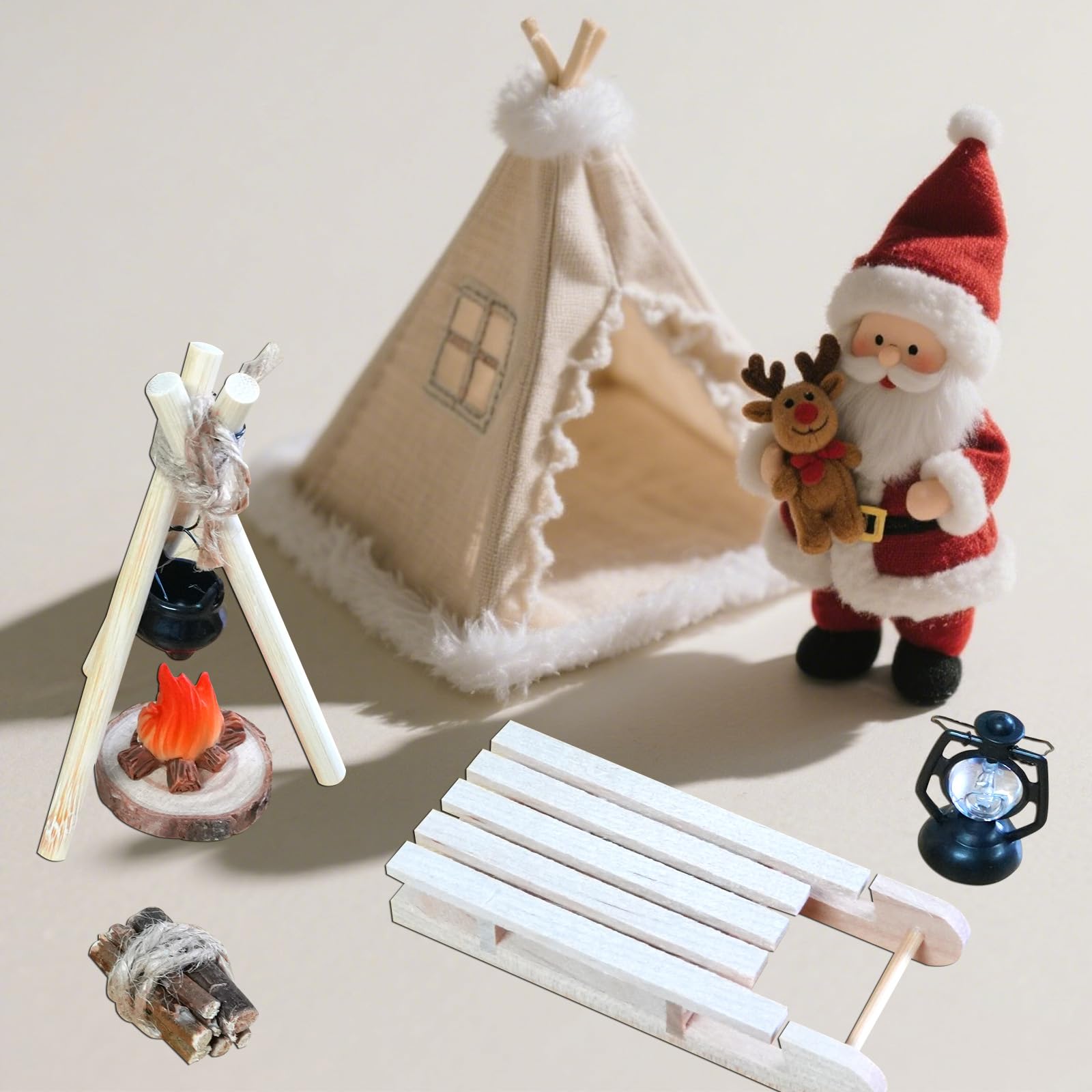 GNOME Accessories - Set 15 Pezzi Miniatura Natalizi Per Casa Delle Bambole, Con Slitta, Falò, Attrezzi E Luci - 2