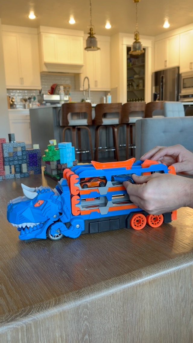 Watch Folding racetrack carrier truck on Amazon Live