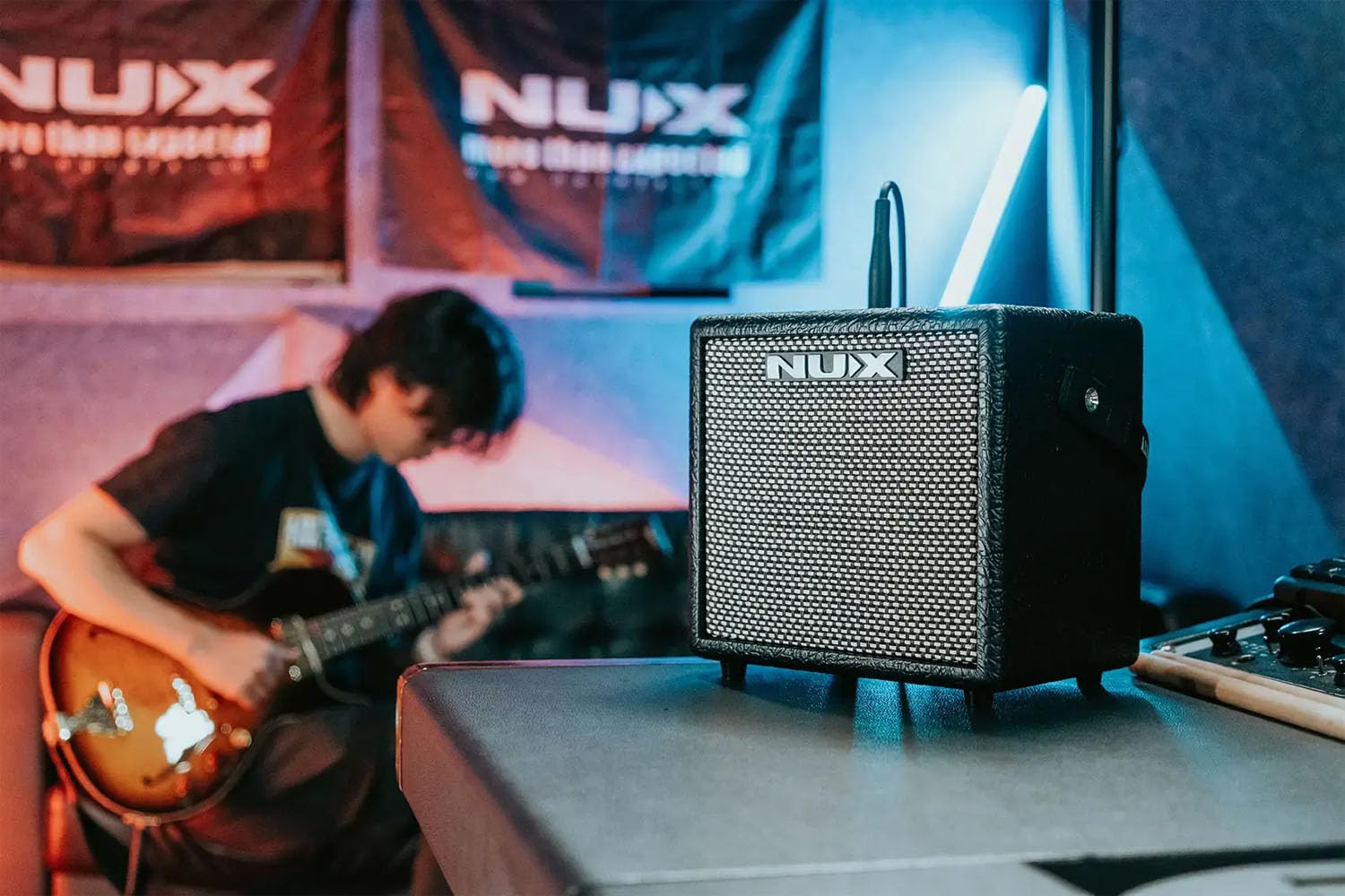 Nux Mighty 8BT MK2 Tragbarer Modeling Gitarrenverstärker mit Bluetooth + keepdrum Klinkenkabel