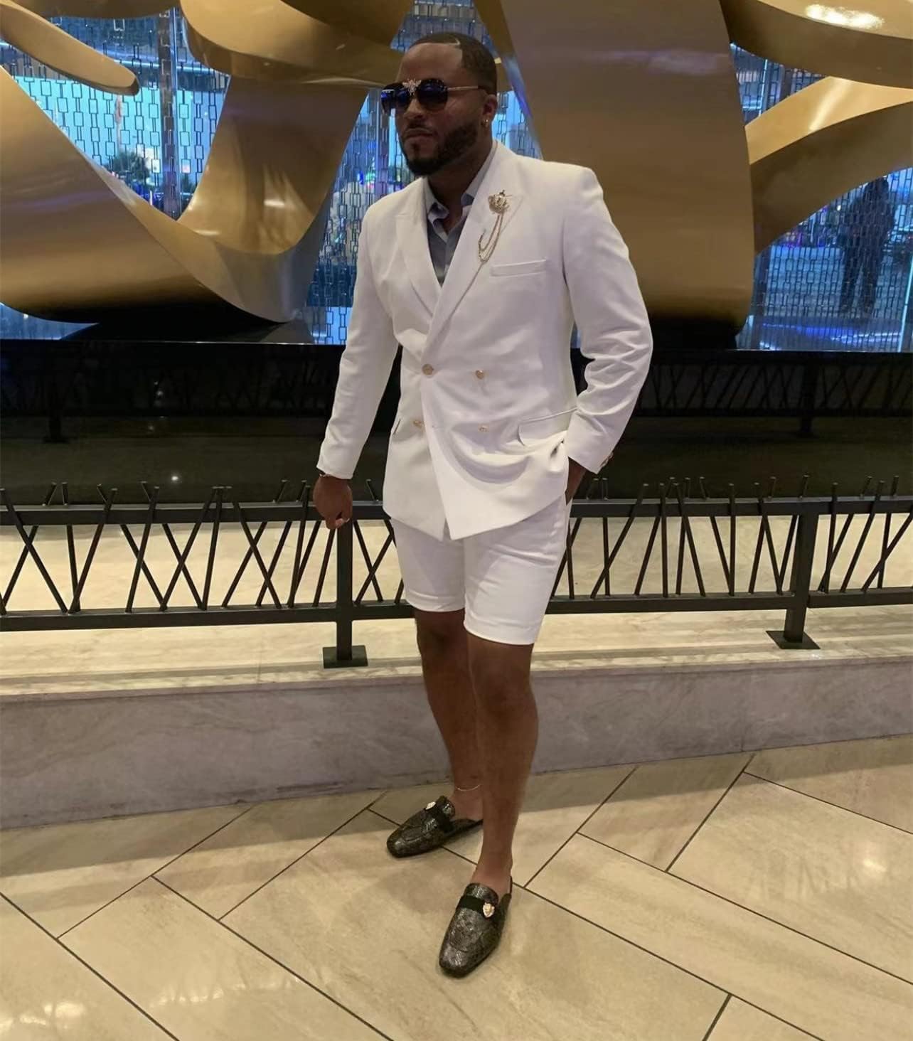 Men's Two Pieces with Short Pants Suit Double Breasted Buttons Peak Lapel Dinner Leisure Tuxedos