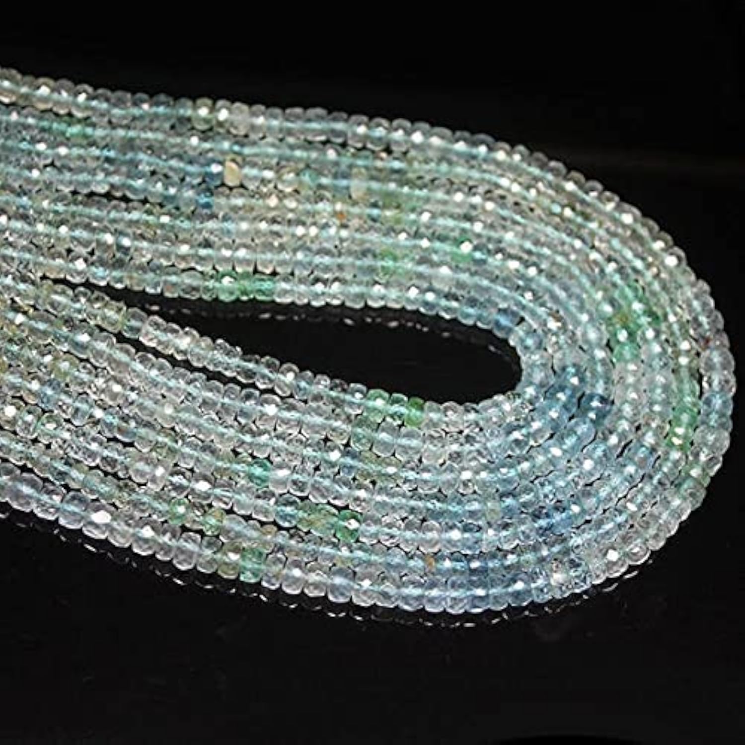 Aigue-marine naturelle micro-gemmes 4mm pour joaillerie fine