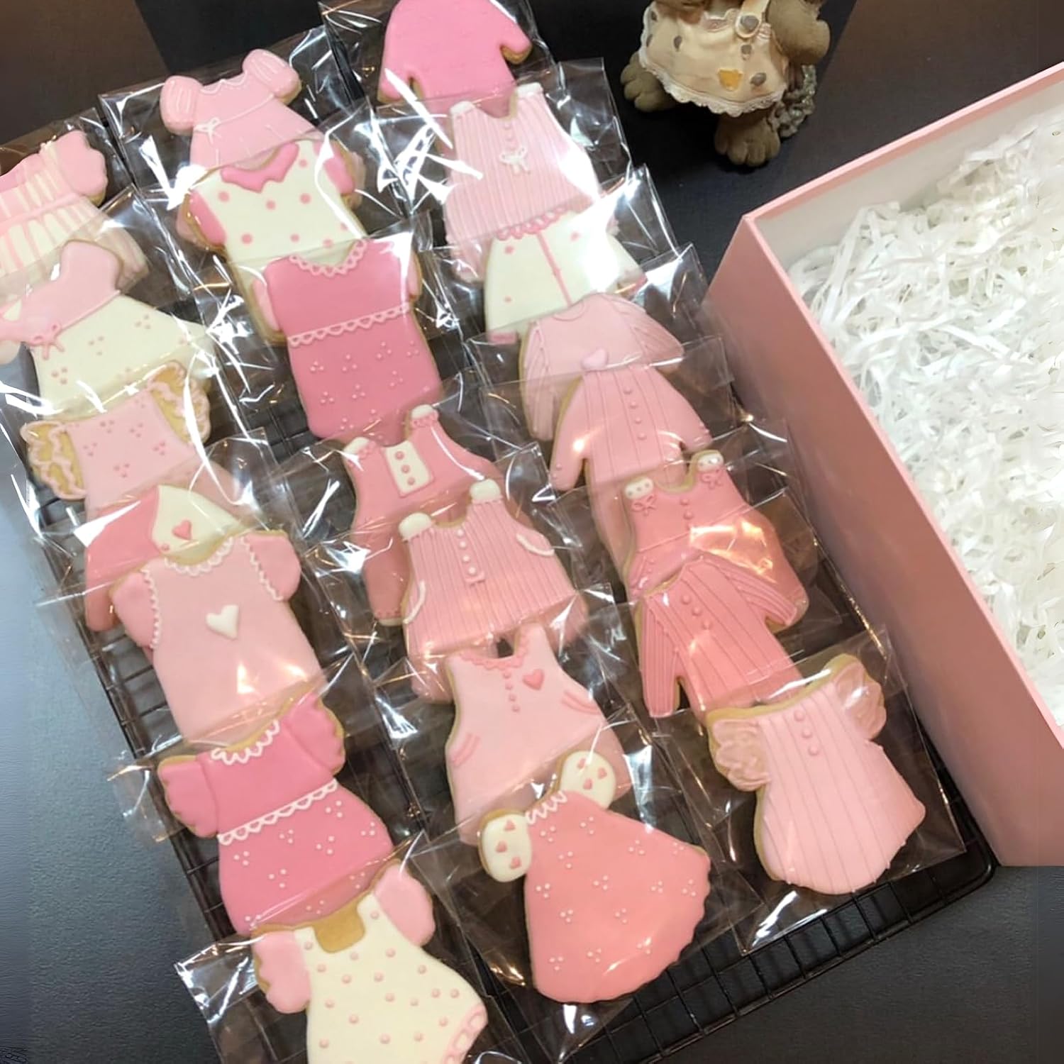 100Pcs 5 x 5Inch Clear Cellophane Single Donut Bags Individual Macaron Bag Cookies Bags Packaging Bakery Treat Bag for Soap Chocolate Truffle Ore Wedding Shower Birthday Party Favors