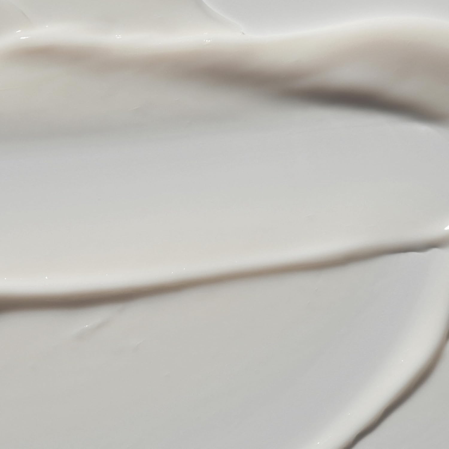 Omorovicza Reviving Eye Cream (0.51 oz), Under Eye Brightener Cream with Arnica, Alfalfa Extract & Hazelnut Peptide, Under Eye Cream to Brighten Dark Circles, Reduce Puffiness & Smooth Fine Lines - Image 2