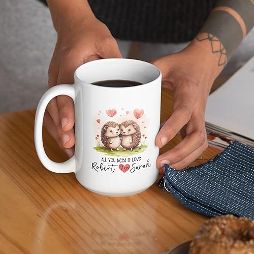Miniatura 5 de Taza blanca personalizada para parejas de erizo lindo con nombre, tazas de café para parejas, regalo de taza de té de erizo para amantes del erizo,