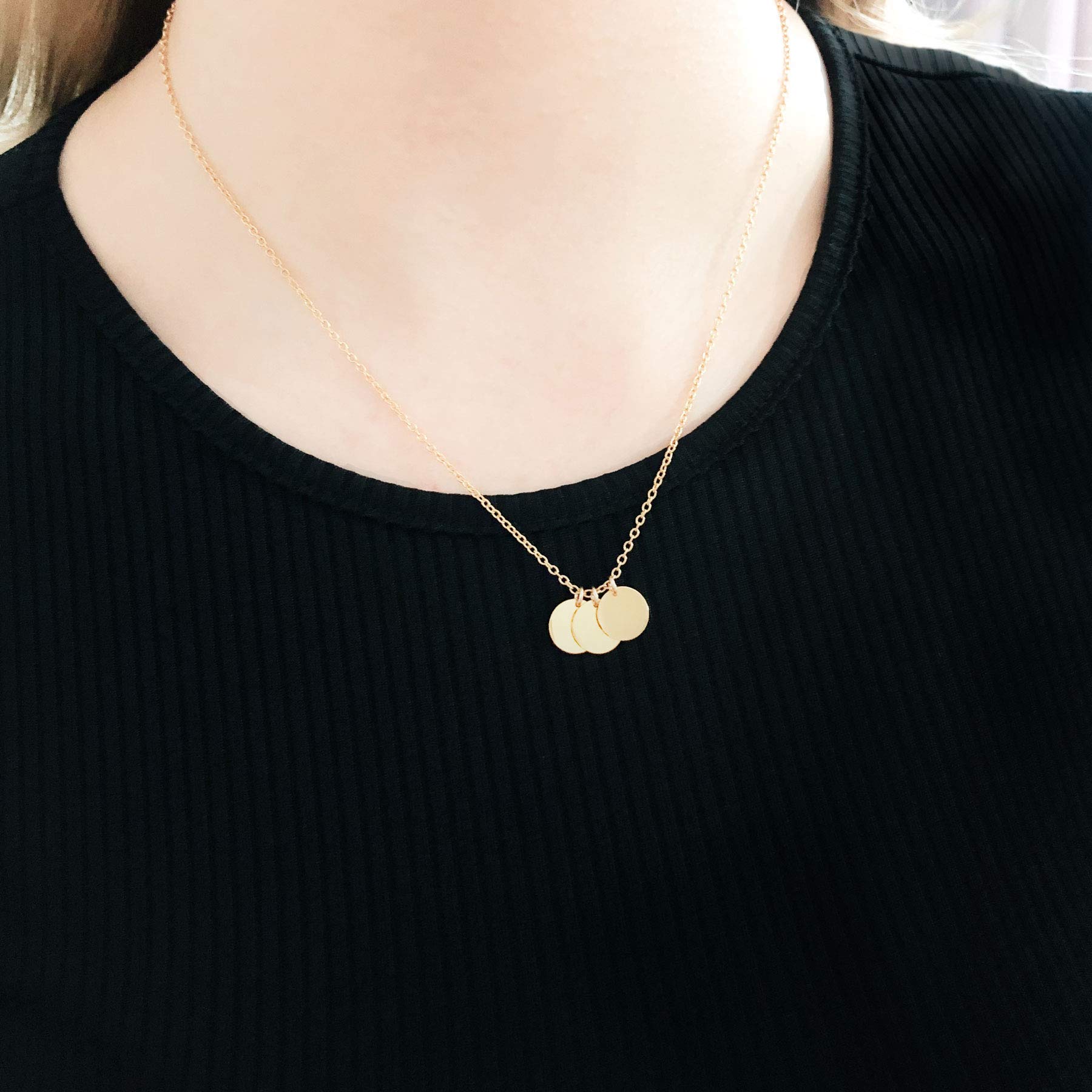 LILIAN – Personalisierte Kette mit Gravur 3x 10mm Plättchen Anhänger mit Namen | 316L Edelstahl in silber, 18K gold- oder rosévergoldet | Persönliche Geschenke Valentinstag Geburtstag Jahrestag