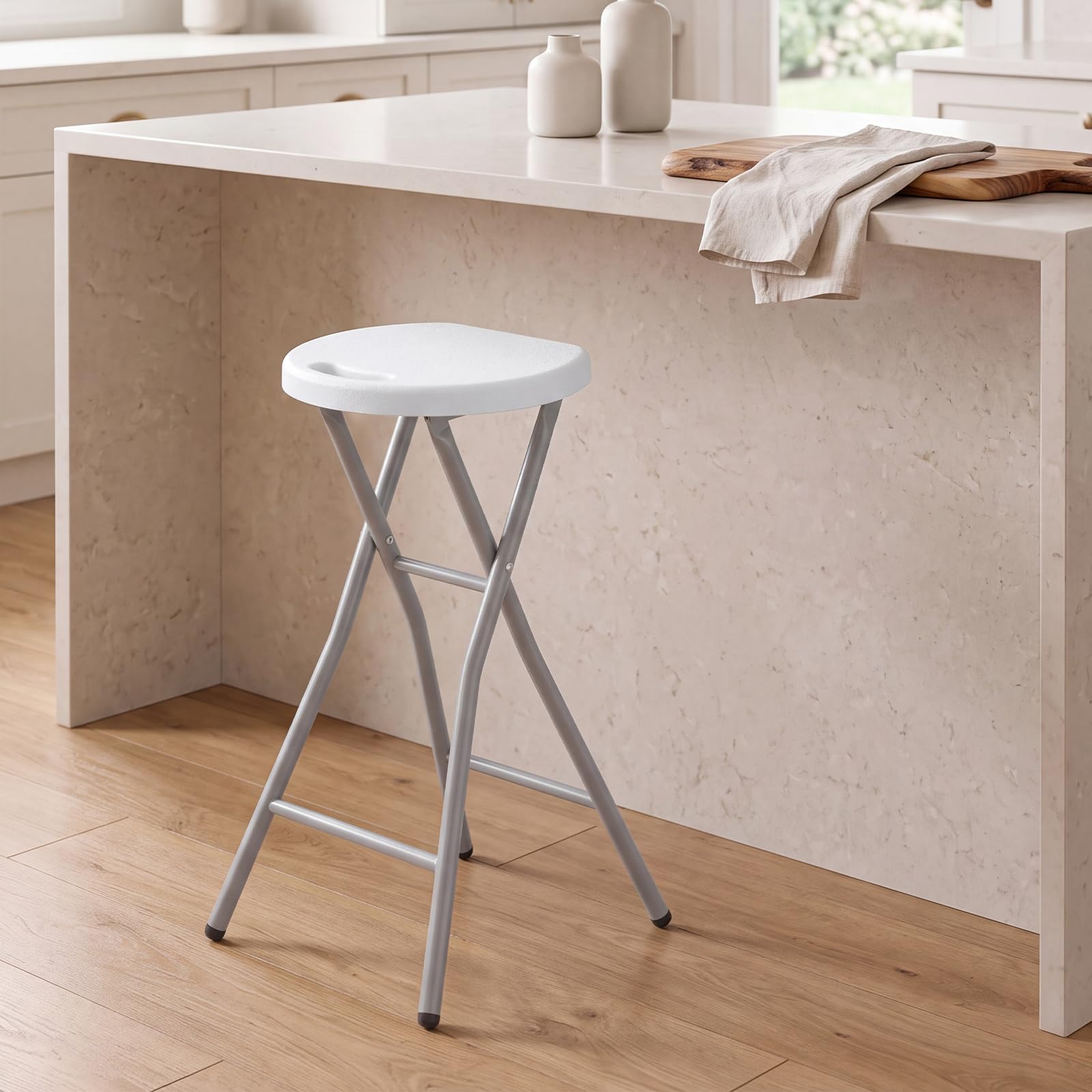 COSTWAY Sgabello Pieghevole da Campeggio in HDPE con Maniglia (Bianco,1) | Sedia Portatile con Gambe in Metallo, Sgabello Rotondo per Interno ed Esterno, per Cucina, Picnic e Pesca, Portata 150 kg