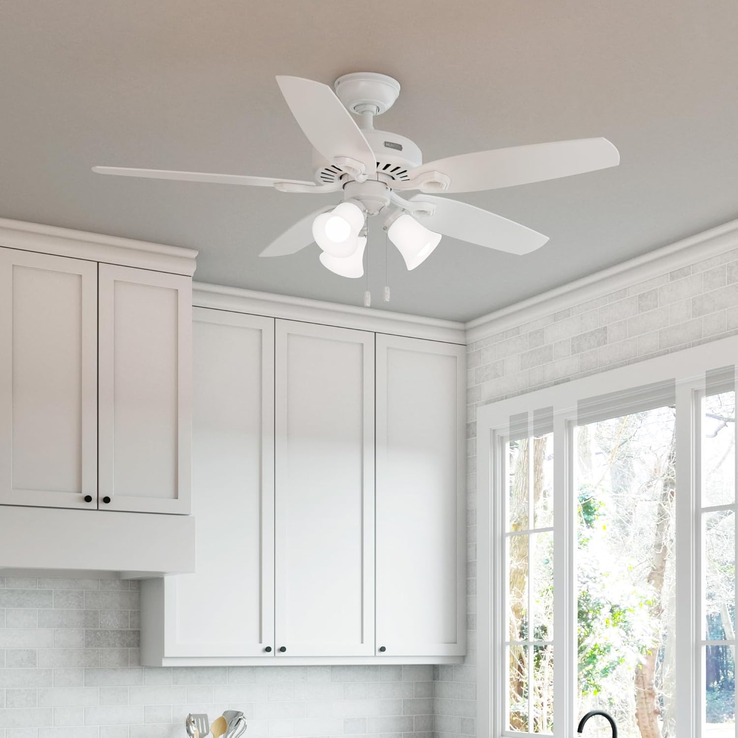 Hunter Fan 52 Inch White Indoor Ceiling Fan with LED Light Kit and Pull Chain for Living room, Bedroom, Basement, Kitchen, office, CC5C27C30 (Renewed)