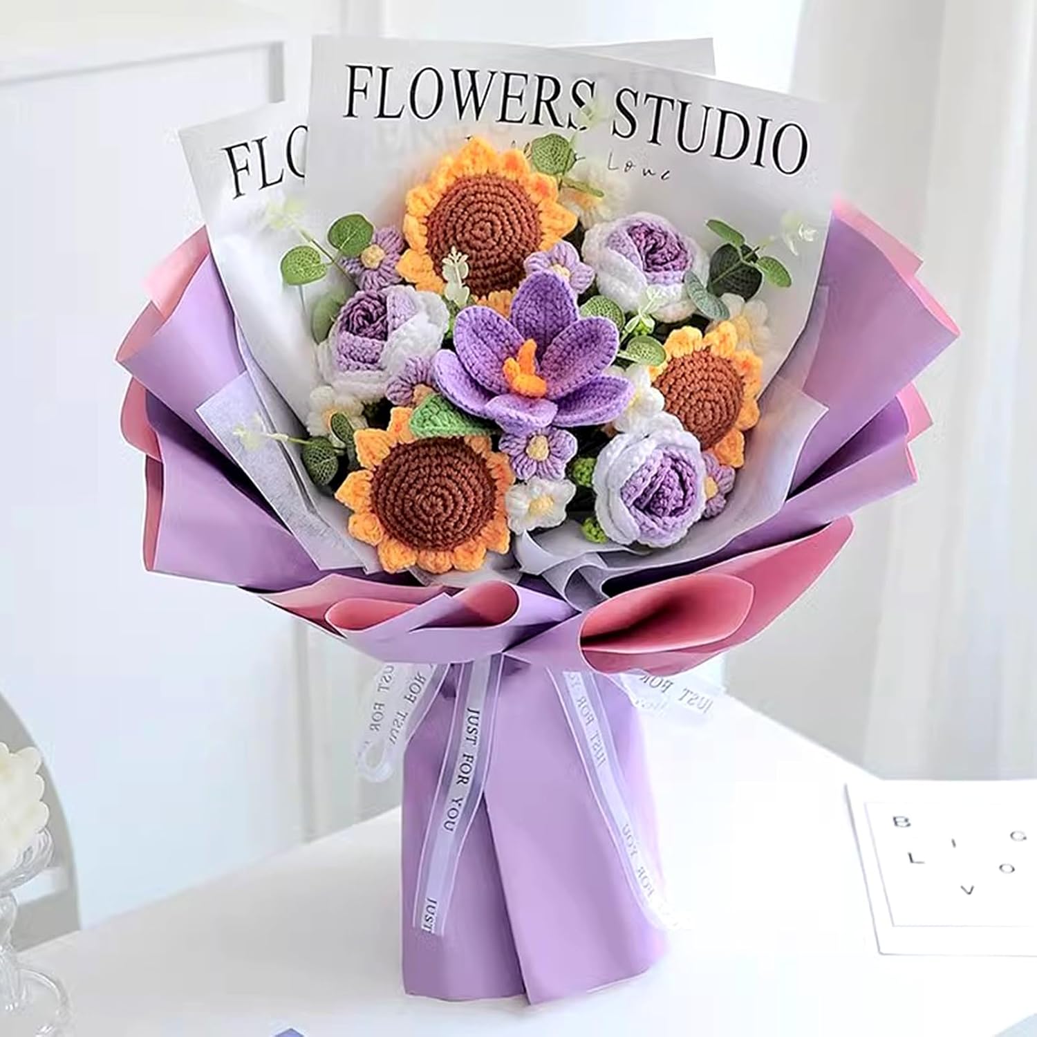 ひまわり 毛糸 かぎ針編み 造花 花束 編み物 プレゼント インテリア - mirei's Gallery | minne byGMOペパボ  国内最大級のハンドメイド・手作り通販サイト 編み物のブーケ、クリエイティブな花、手編みのひまわり、家庭用家具や装飾品、最高の誕生日プレゼントやクリスマスプレゼント(Purple