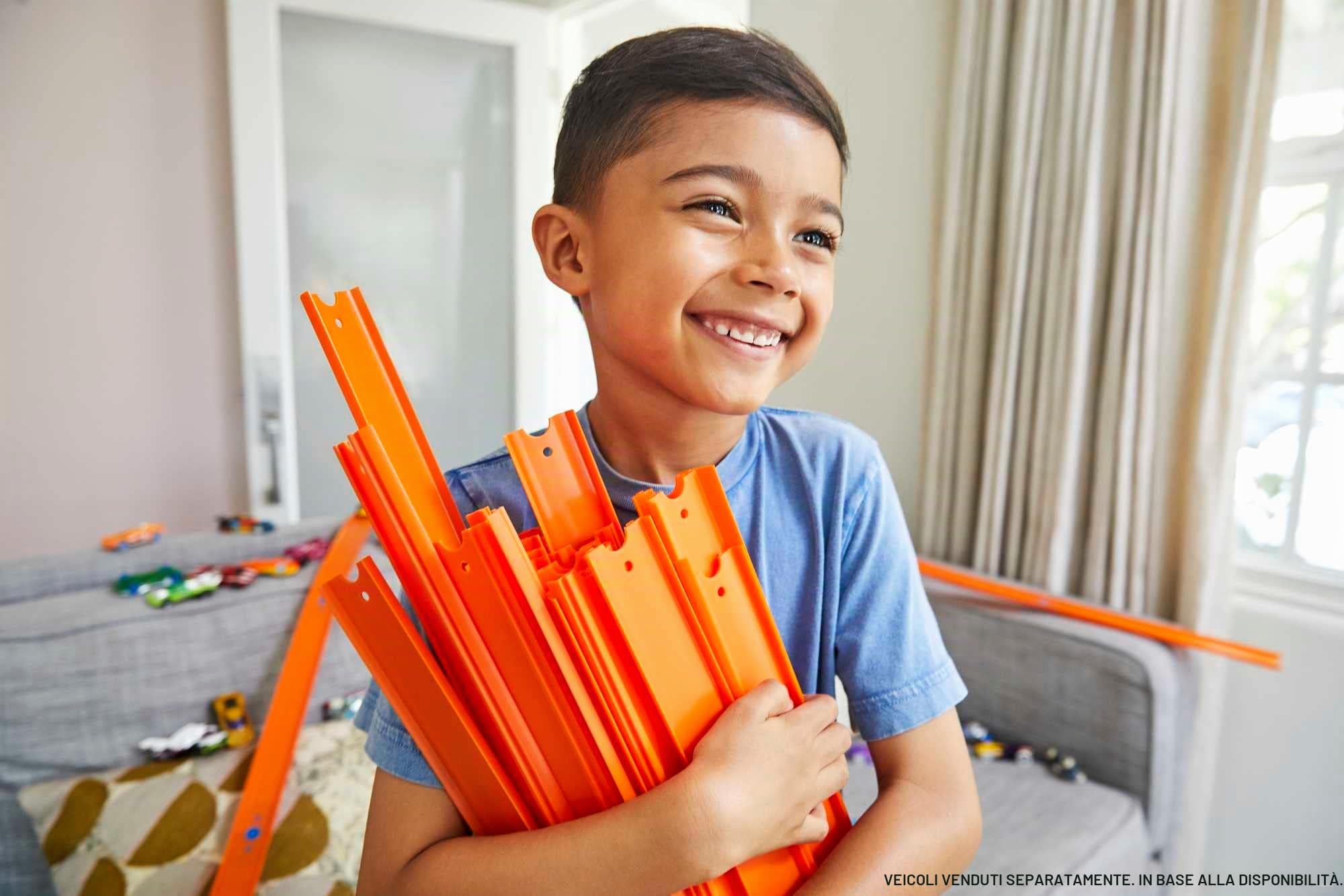 Hot Wheels- Track Builder 15 Rettilinei e 1 Macchinina e Altri Accessori, Giocattolo per Bambini 4+Anni, BHT77