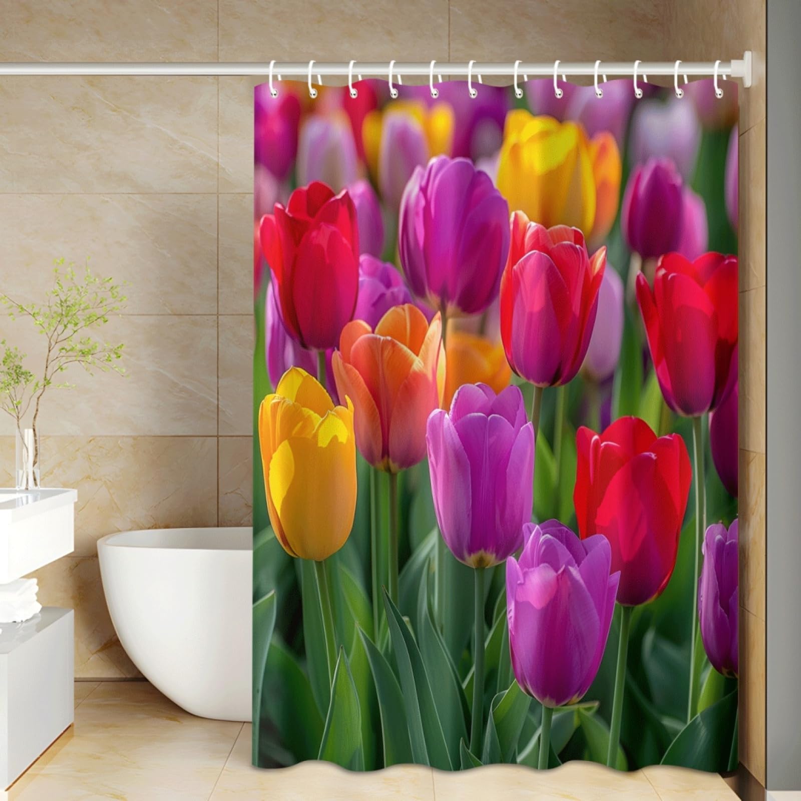 Rideau douche violet jaune rouge pour créer une salle de bain moderne et vitaminée