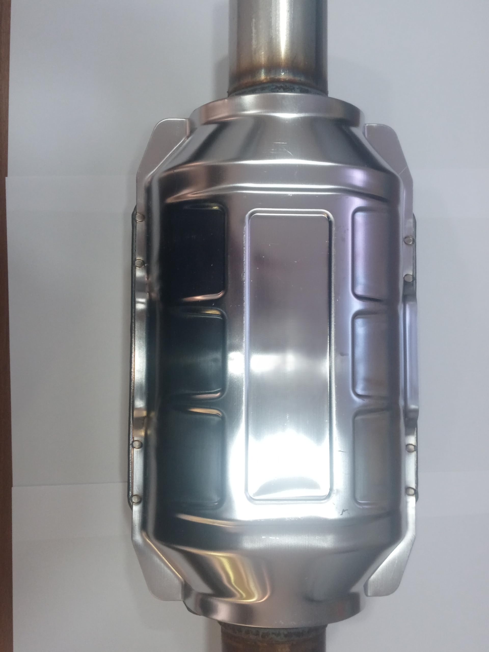 Üniversal Katalitik Euro4 - Katalizör Tüm 1.6 ve 2.0 Araçlarla Uyumludur. Oval çift taş.