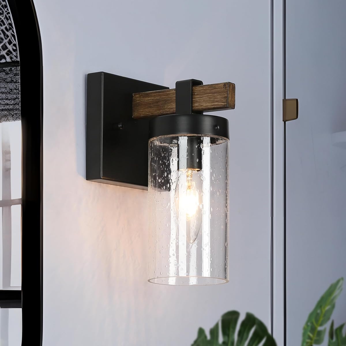 Apliques de pared, 1 luz negra y de madera sintética, apliques de pared modernos para dormitorio, baño, interior con pantalla de vidrio semillado
