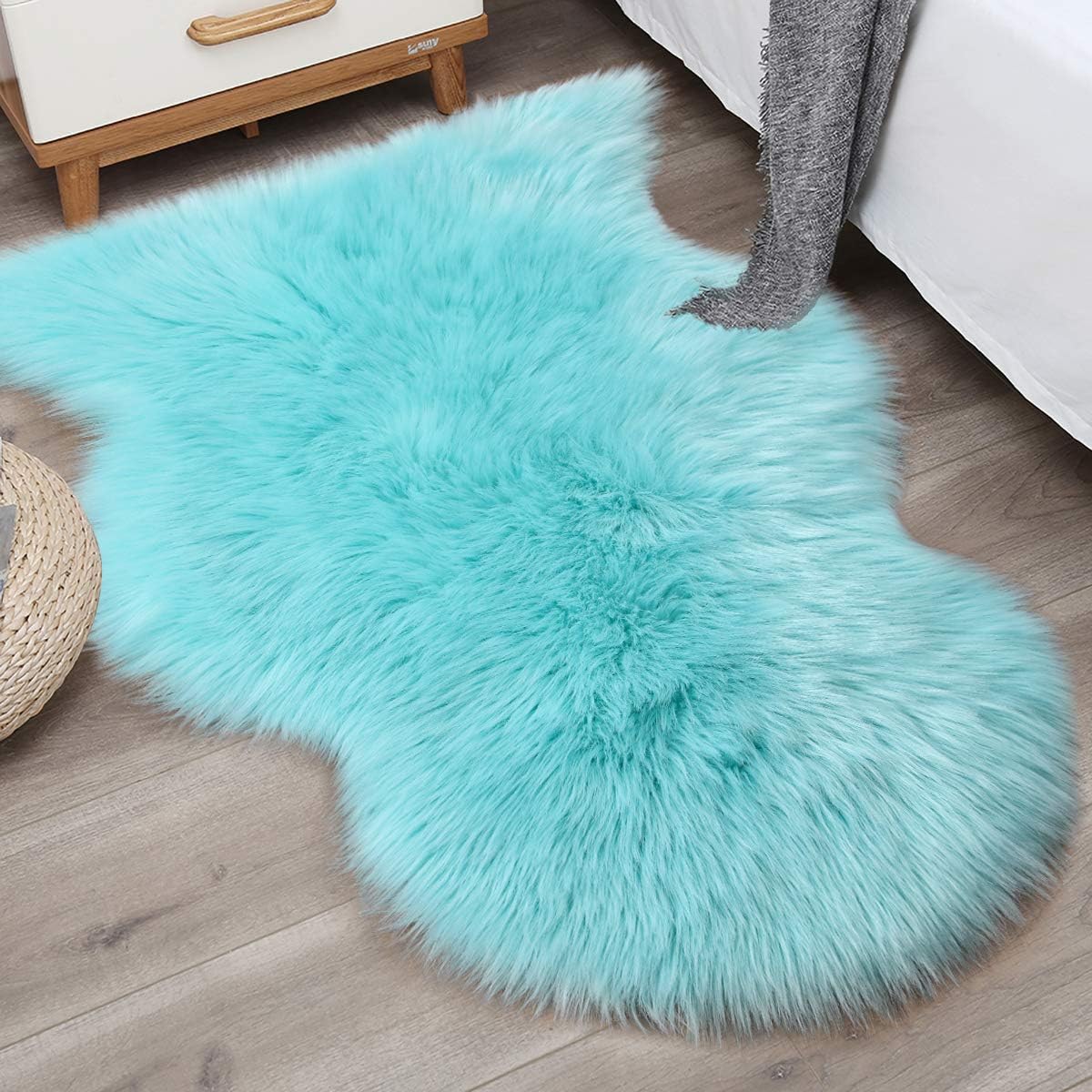 Noahas 2ft x 3ft Faux Fur Sheepskin Rugs Luxury Fluffy Rug for Bedroom Sofa Chair Cover Fuzzy Throw Home Decor Small Shaggy Carpet, Light Blue