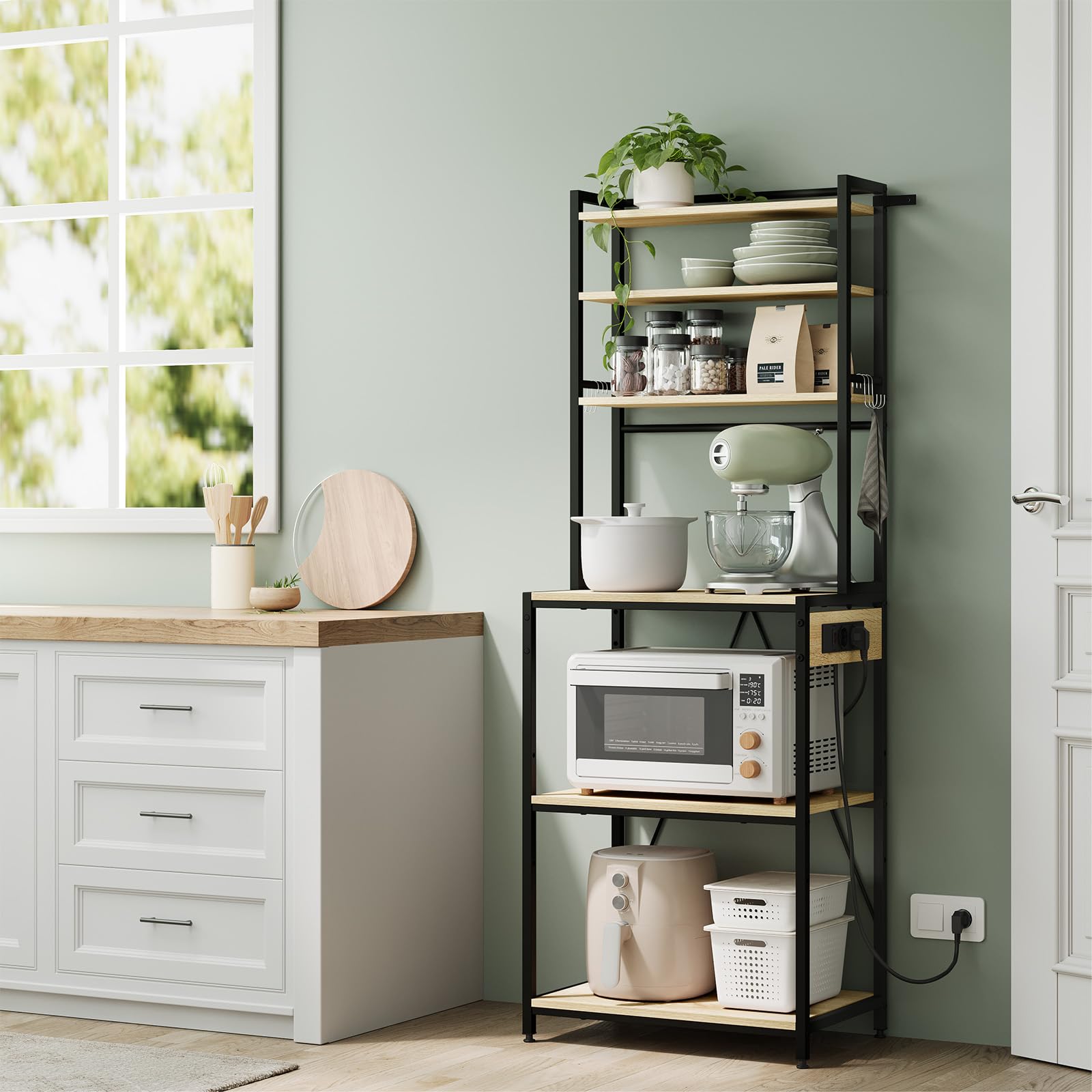 WOLTU Estantería Cocina con Enchufes, Soporte para Microondas con 6 Estantes y 6 Ganchos, Estanteria Almacenaje para Cocina Baño Salón, Metal+Madera, Negro+Roble Claro, 60x39,5x167 cm
