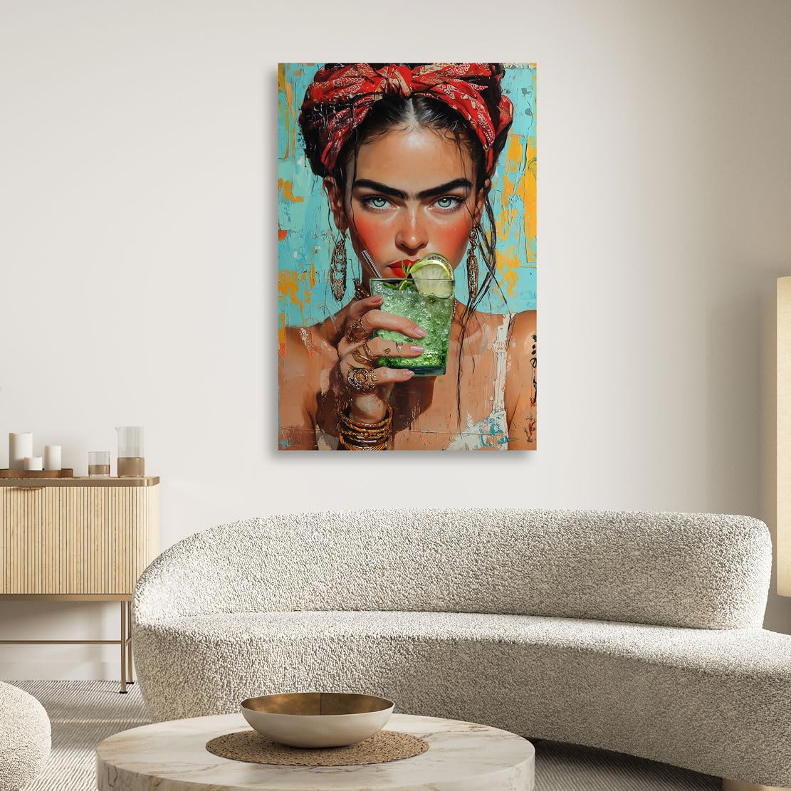 Kunstgestalten24 | Frida Kahlo Wandbild auf Leinwand – Pop Art Porträt mit Drink & Kopftuch im Kunstdruck auf Echtholz-Keilrahmen – Kunst für Wohnzimmer Büro | 80x120cm, 2cm Rahmentiefe