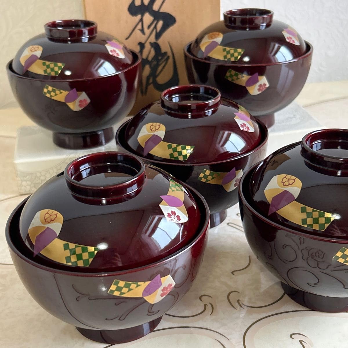 鶴金彩模様の赤漆器蓋付き椀 5個セット 鶴金彩模様の赤漆器蓋付き椀 5個セット 【公式通販】