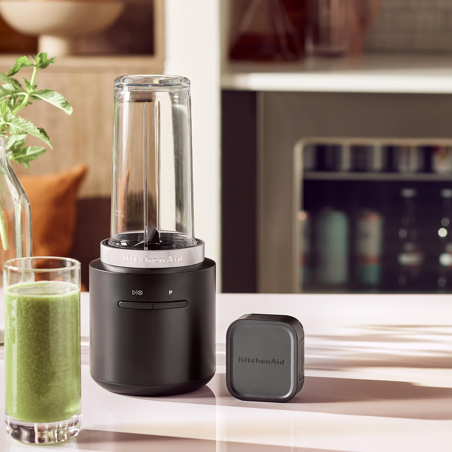 KitchenAid Go – Frullatore portatile senza fili – Nuovo – Contenitore in plastica senza BPA da 473 ml – Con batteria – Nero opaco