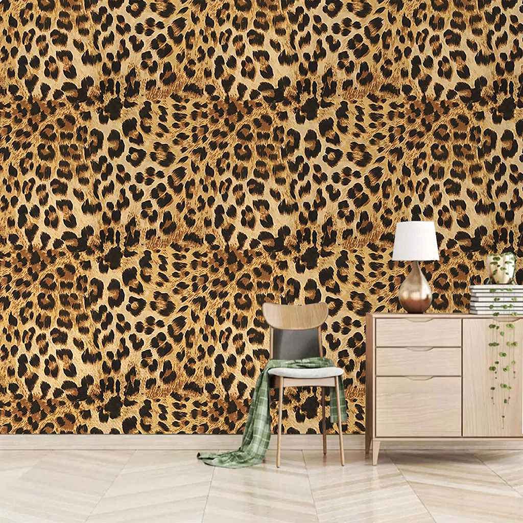 Papier peint léopard déco salon moderne et fond mural TV tendance