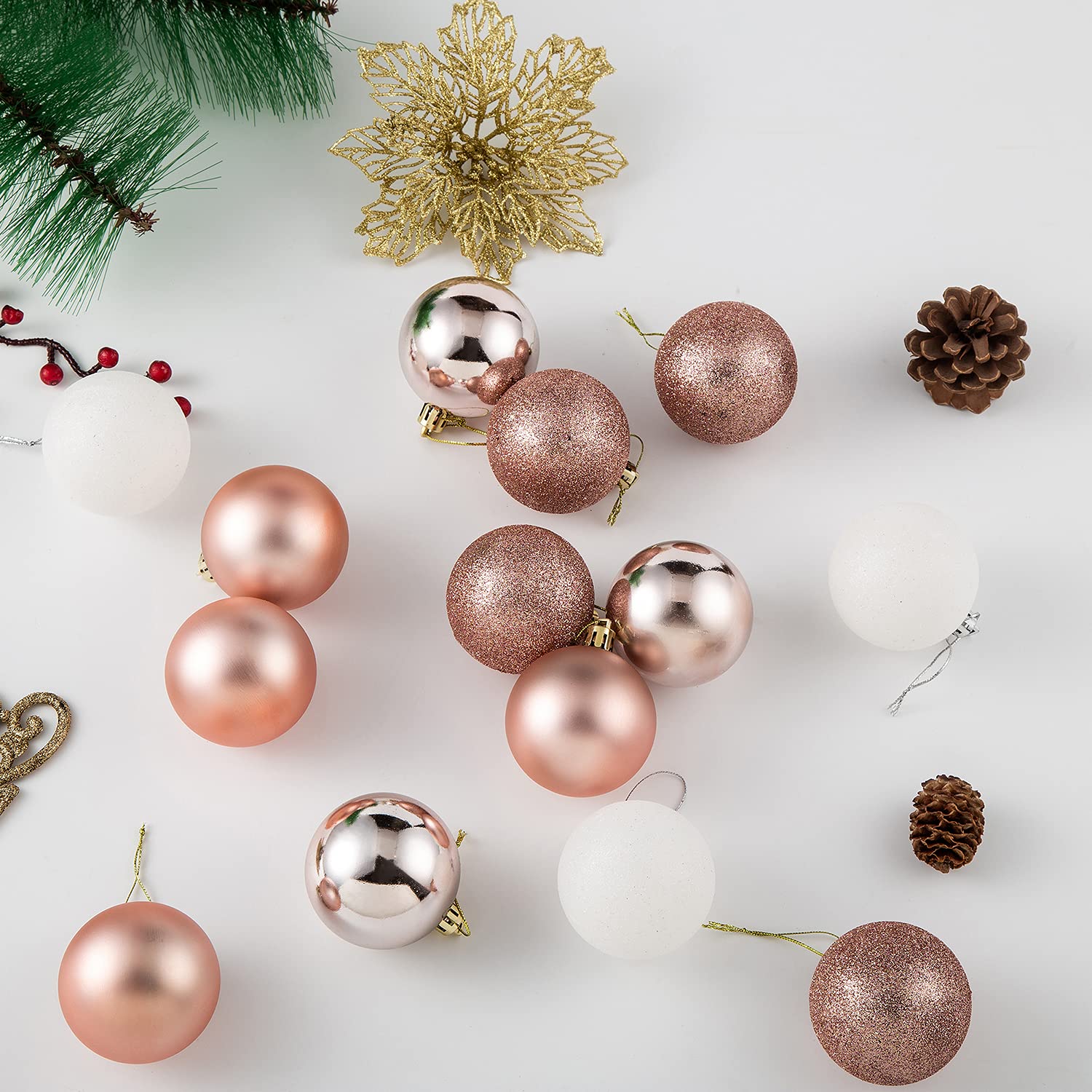 MELOKI 30 bolas de Navidad de 6 cm, adornos de Navidad inastillables, bolas de decoración con adornos de árbol, ganchos para árbol de Navidad, fiesta, boda, oro rosa y blanco