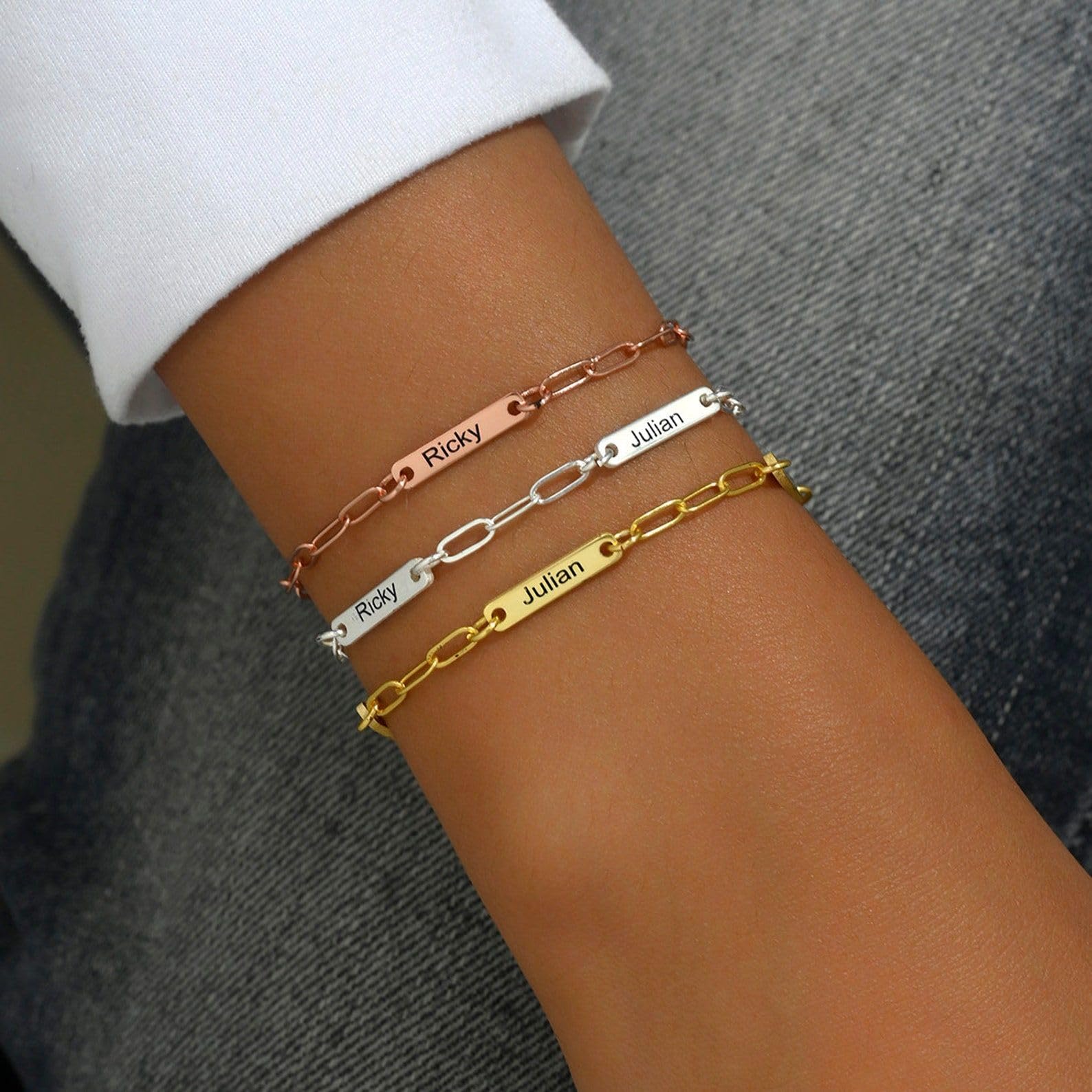 Pulsera de nombre grabado plata de ley 925 a medida Mini nombre barra Pulsera colgante con delicado Paperclip cadena mamá cumpleaños hecho a mano a medida Día de la Madre