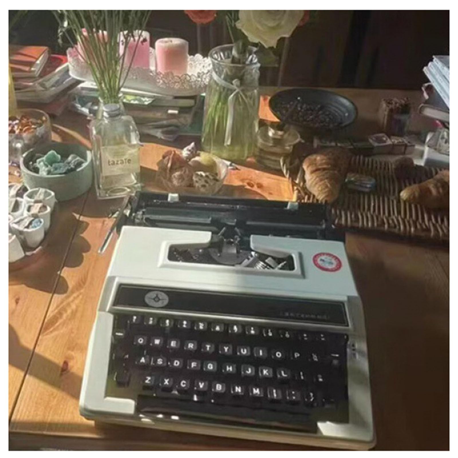 Mechanische Schreibmaschine-Vintage tragbare manuelle Schreibmaschine, Retro 1980er Design, klassischer englischer Stil für nostalgisches Schreiben und Sammeln, langlebig und funktionellfafafafa