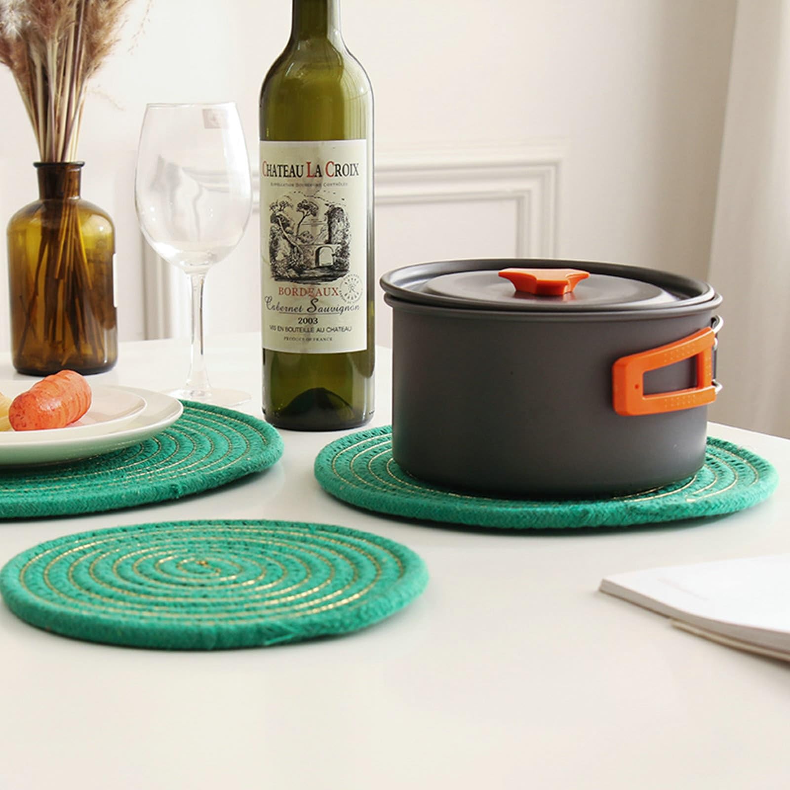 AMDXD Lot de 8 sets de table antidérapants en coton et lin - Vert/doré - Lavables - Ronds - Pour hôtel - 30 cm
