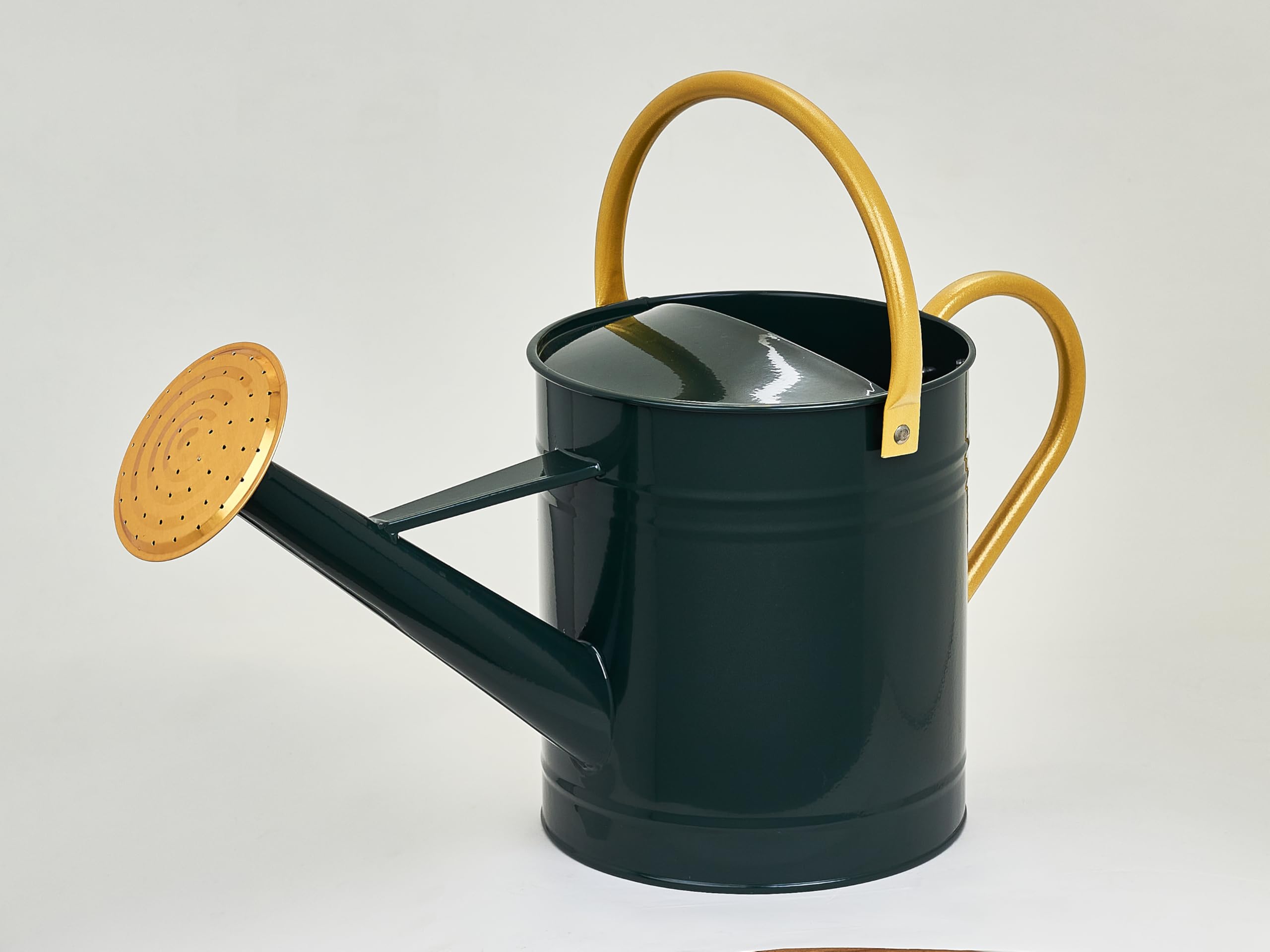 Regadera metálica 5L Verde Mate Oscuro con Detalles Mostaza | Chapa de Acero 0,40 mm | Alcachofa desenroscable y Remaches Reforzados | Estilo rústico Decorativo