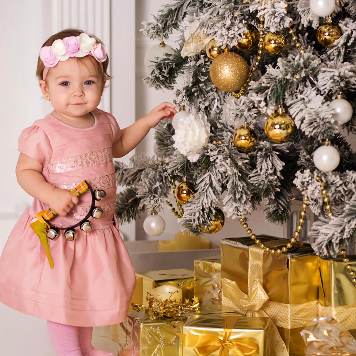 Sapin de Noël artificiel floqué de neige de 1,2 m avec 450 branches, épicéa de la vallée du Nord, support pliable en métal et accessoires de qualité supérieure – Assemblage facile, décoration de