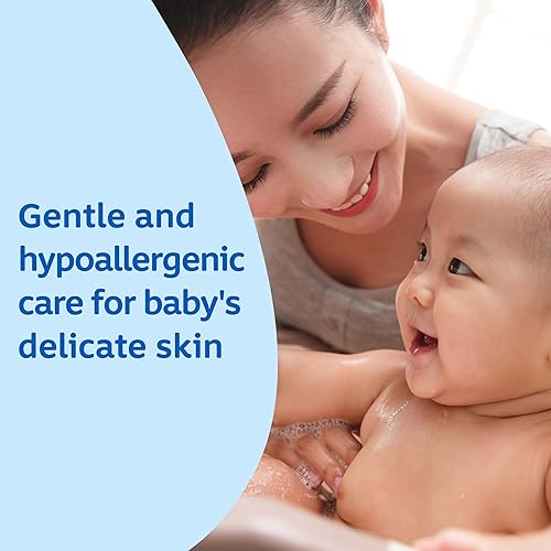 Miniatura 7 de Johnson's First Touch Baby Gift Set, Baby Bath, productos esenciales para la piel y el cabello, kit para nuevos padres con lavado y champú, loción y
