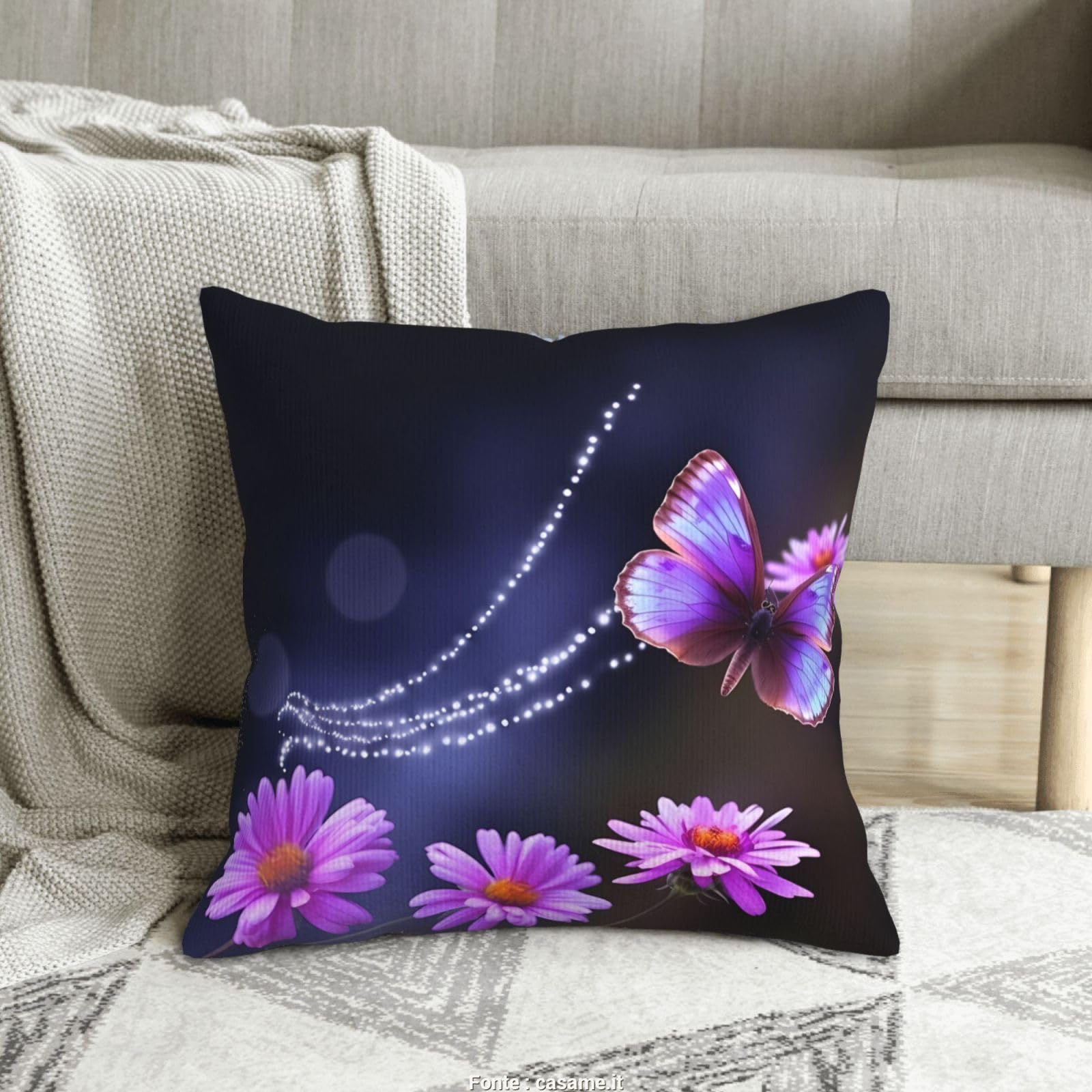 Housse coussin papillon violet grand format pour rénover un salon