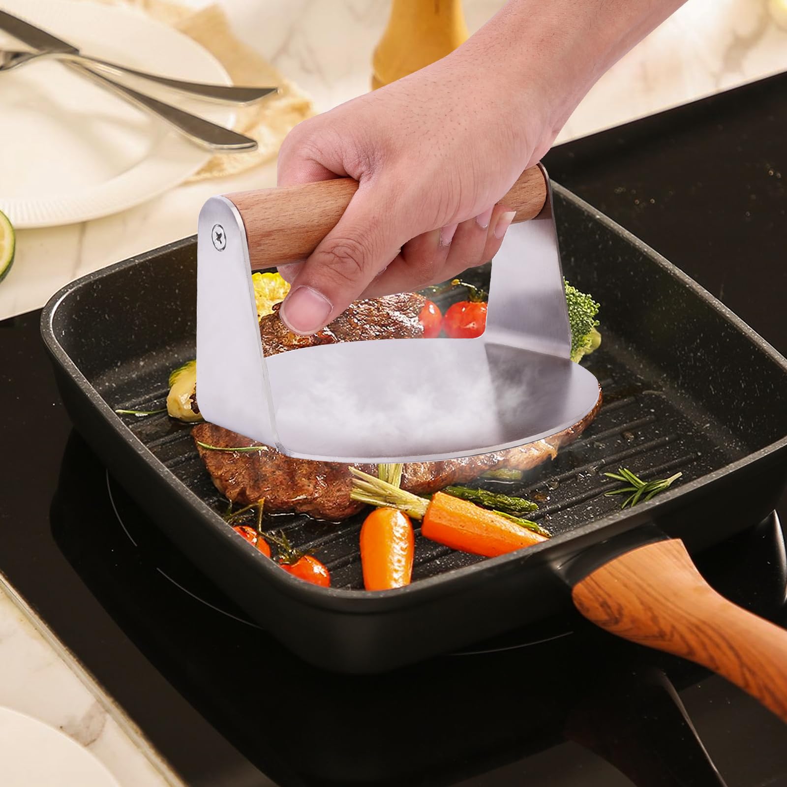 Pressa hamburger con contenitore in acciaio Batticarne di Ghidini
