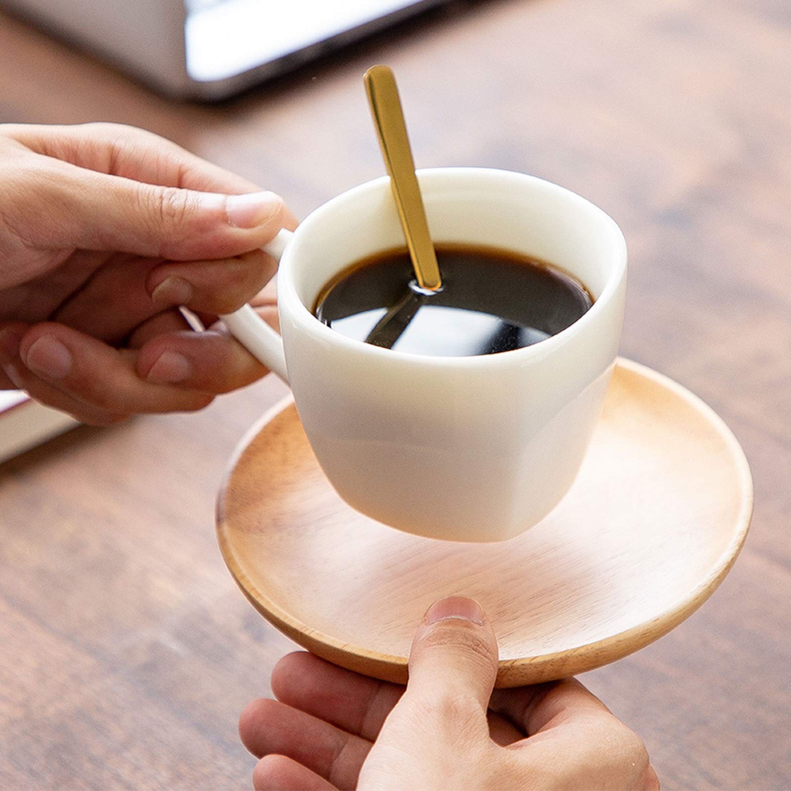 Kaffeetasse 6,8 oz weißes Porzellan-Kaffeetassen mit hölzerner Untertasse und goldener Löffel Keramik-Cappuccino-Tasse, Latte-Tasse for Tee-Kaffee Teetasse