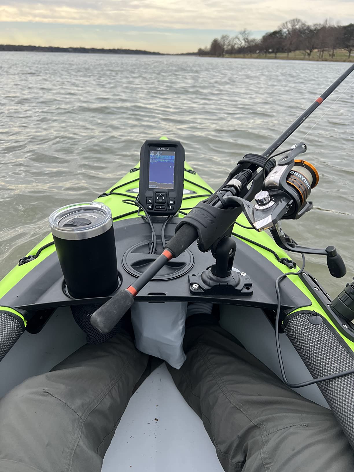 Garmin Striker 4 display showing underwater sonar readings with fish arches