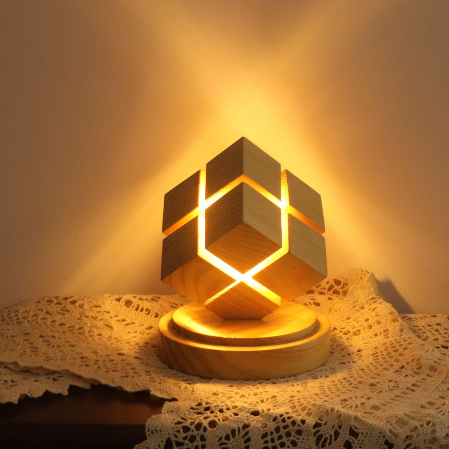 Lampada da Tavolo Decorazione Creativa for Luce Notturna, Comodino, Camera da Letto, Ambiente Lampada da Tavolo Romantica | Elegant rubber wood desk lamp for cozy ambiance, perfect bedside or office decor.