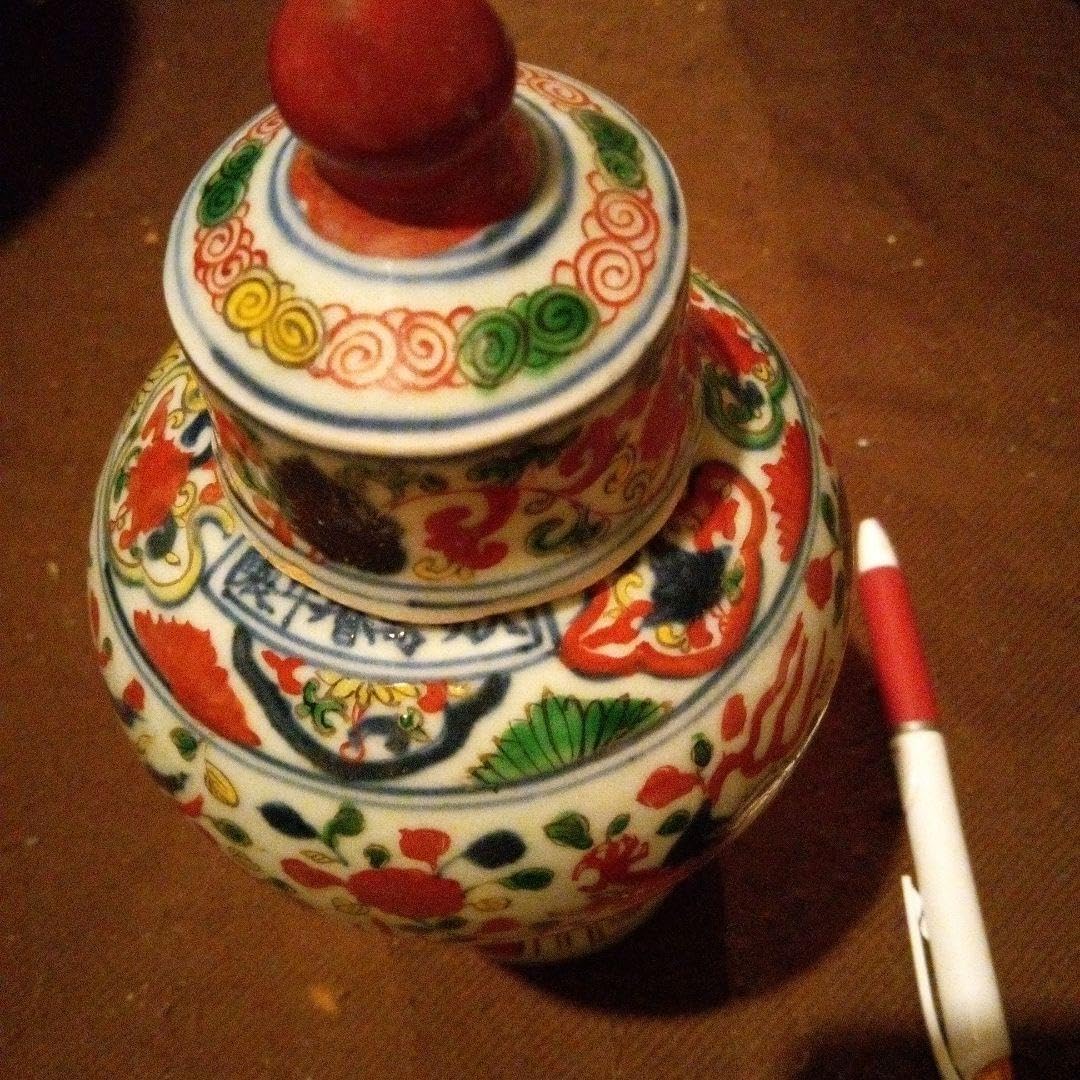 中国陶磁器 万歴赤絵 蓋付き壺