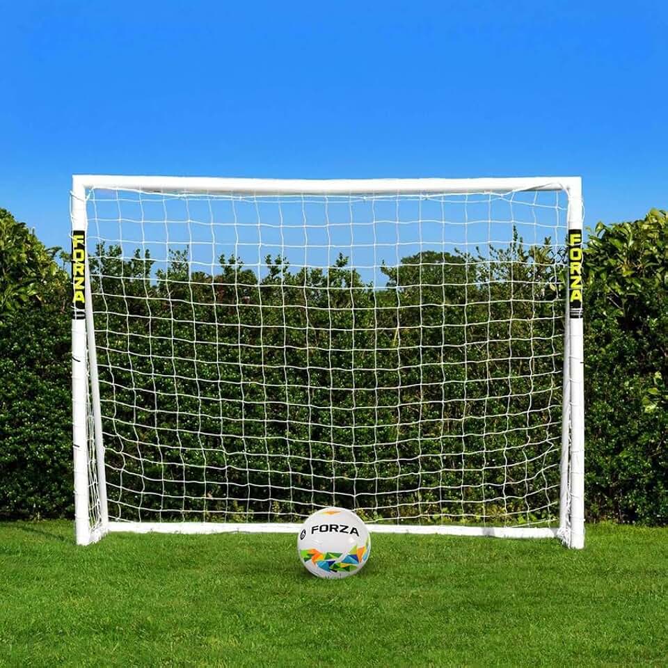 FORZA But de Football en PVC de 2,4 m x 1,8 m | Cage de Foot de Jardin Résistante aux Intempéries | Mur de Tir, Ballon et Sac en Option | Entraînement à la Maison